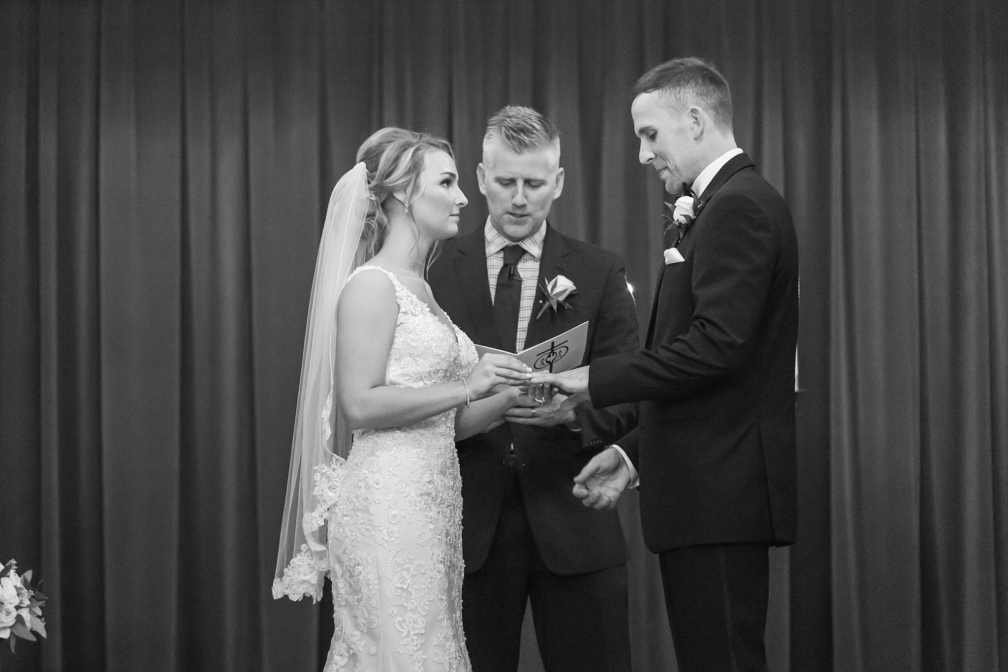 candid-romantic-wedding-photos-at-the-masonic-temple-belle-isle-detroit-institute-of-arts-in-detroit-michigan-by-courtney-carolyn-photography_0080.jpg