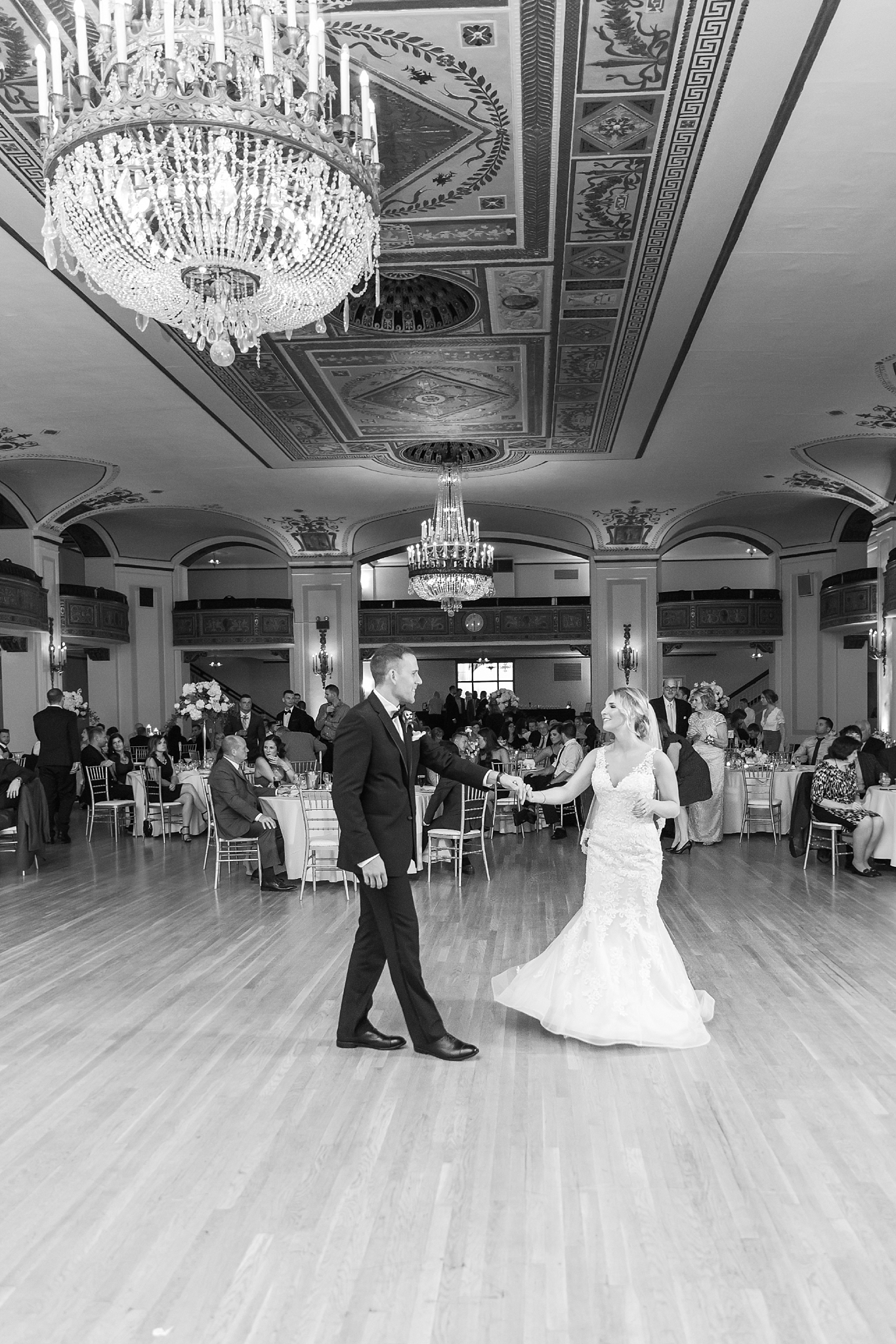 candid-romantic-wedding-photos-at-the-masonic-temple-belle-isle-detroit-institute-of-arts-in-detroit-michigan-by-courtney-carolyn-photography_0107.jpg