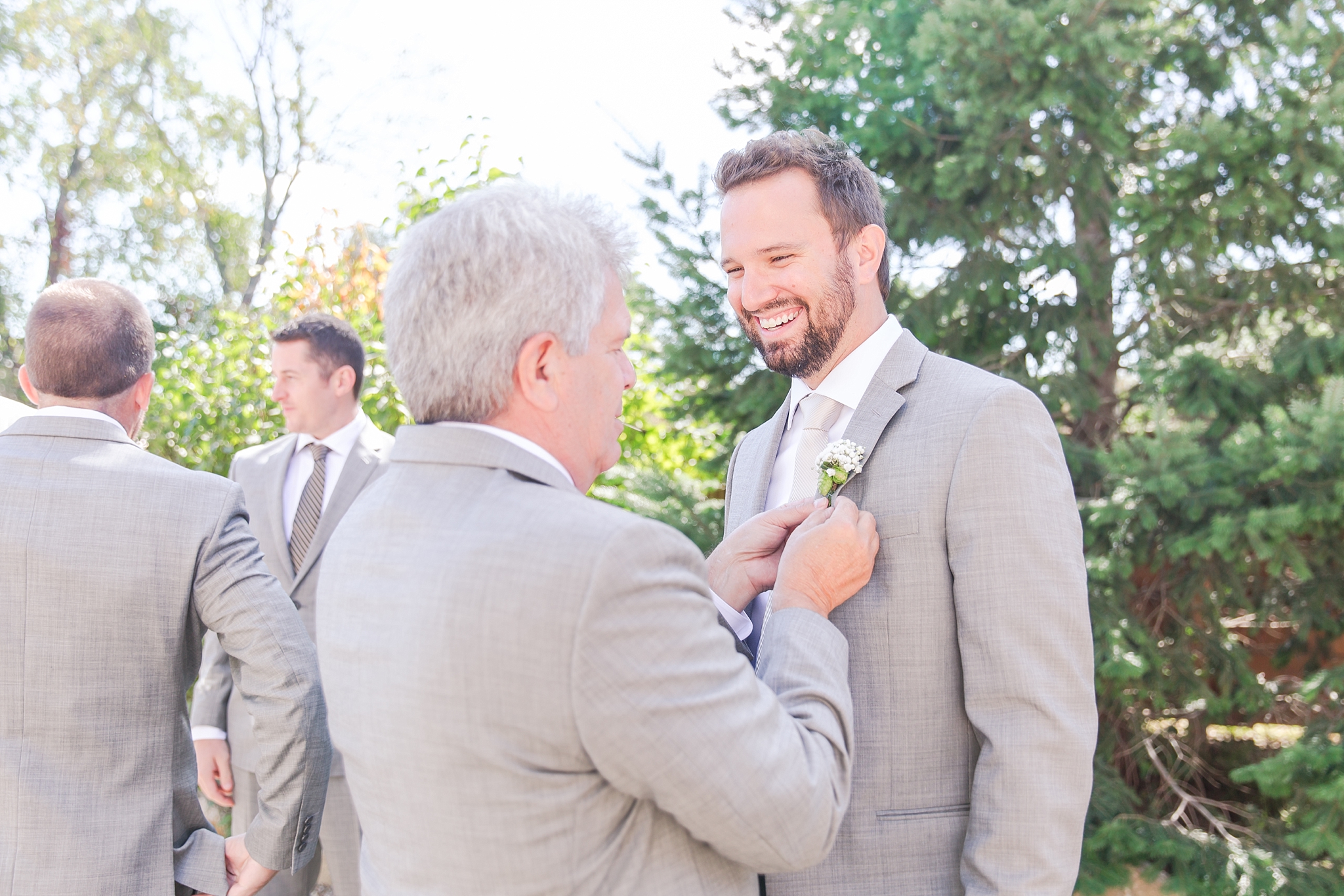 natural-rustic-wedding-photos-at-frutig-farms-the-valley-in-ann-arbor-michigan-by-courtney-carolyn-photography_0004.jpg