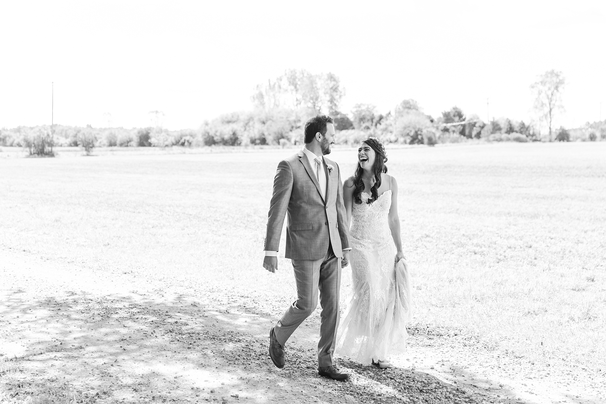 natural-rustic-wedding-photos-at-frutig-farms-the-valley-in-ann-arbor-michigan-by-courtney-carolyn-photography_0020.jpg