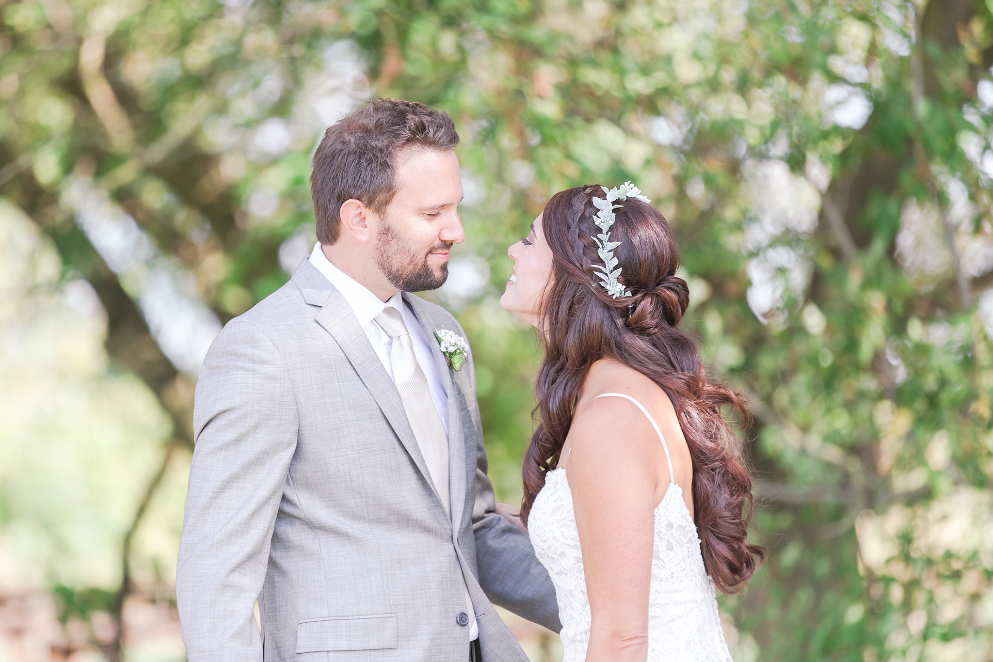 natural-rustic-wedding-photos-at-frutig-farms-the-valley-in-ann-arbor-michigan-by-courtney-carolyn-photography_0026.jpg