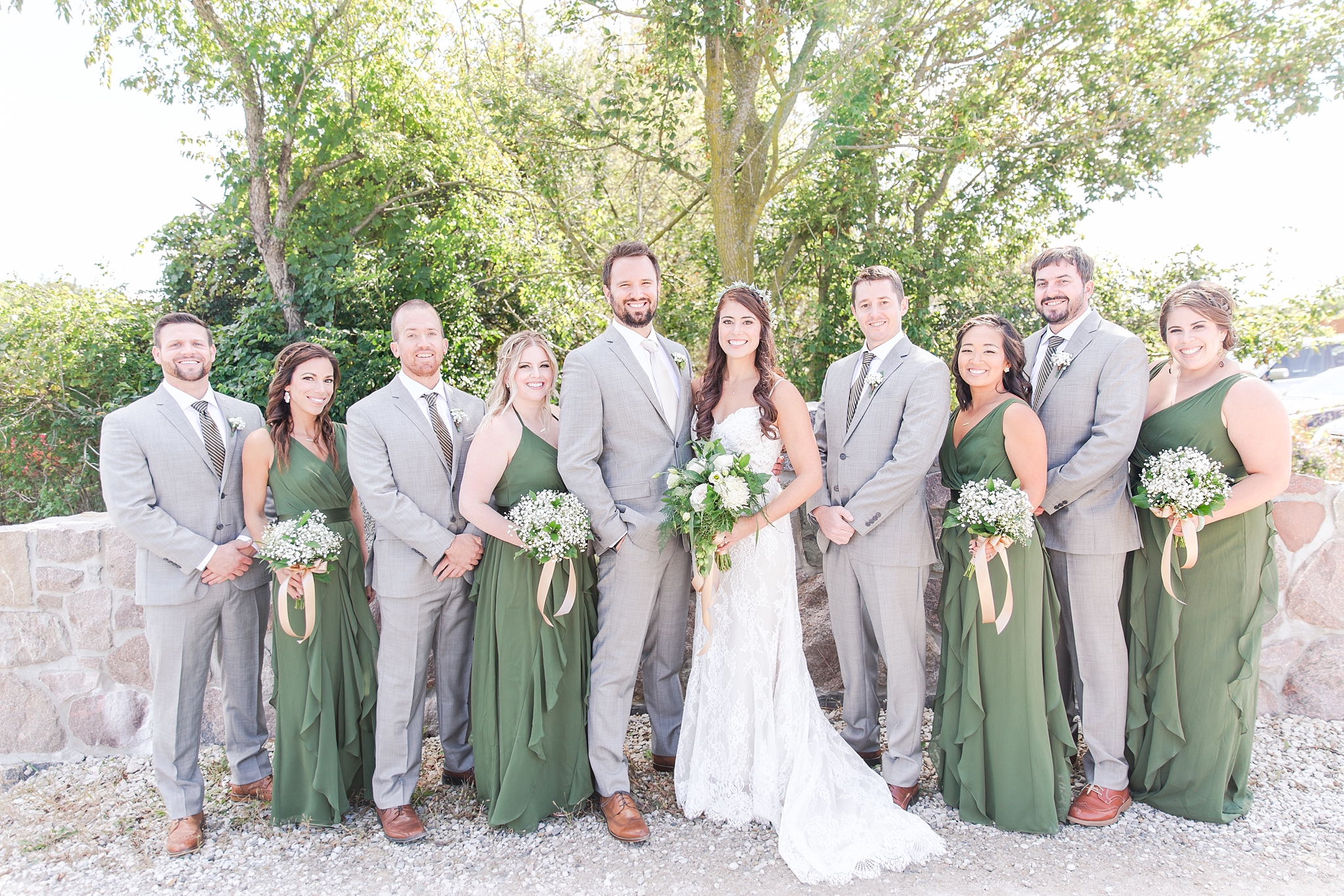 natural-rustic-wedding-photos-at-frutig-farms-the-valley-in-ann-arbor-michigan-by-courtney-carolyn-photography_0028.jpg