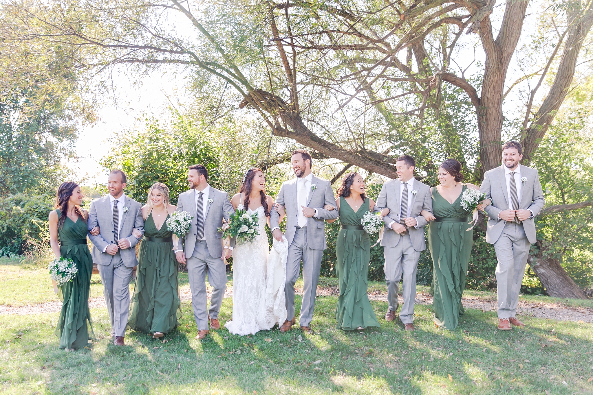 natural-rustic-wedding-photos-at-frutig-farms-the-valley-in-ann-arbor-michigan-by-courtney-carolyn-photography_0034.jpg