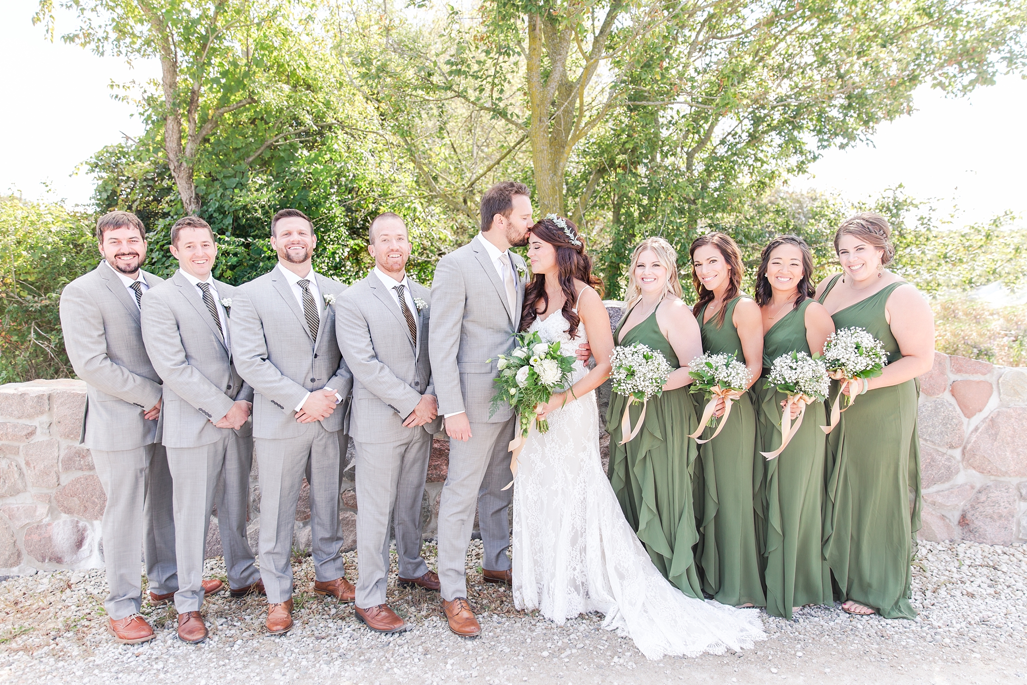 natural-rustic-wedding-photos-at-frutig-farms-the-valley-in-ann-arbor-michigan-by-courtney-carolyn-photography_0038.jpg