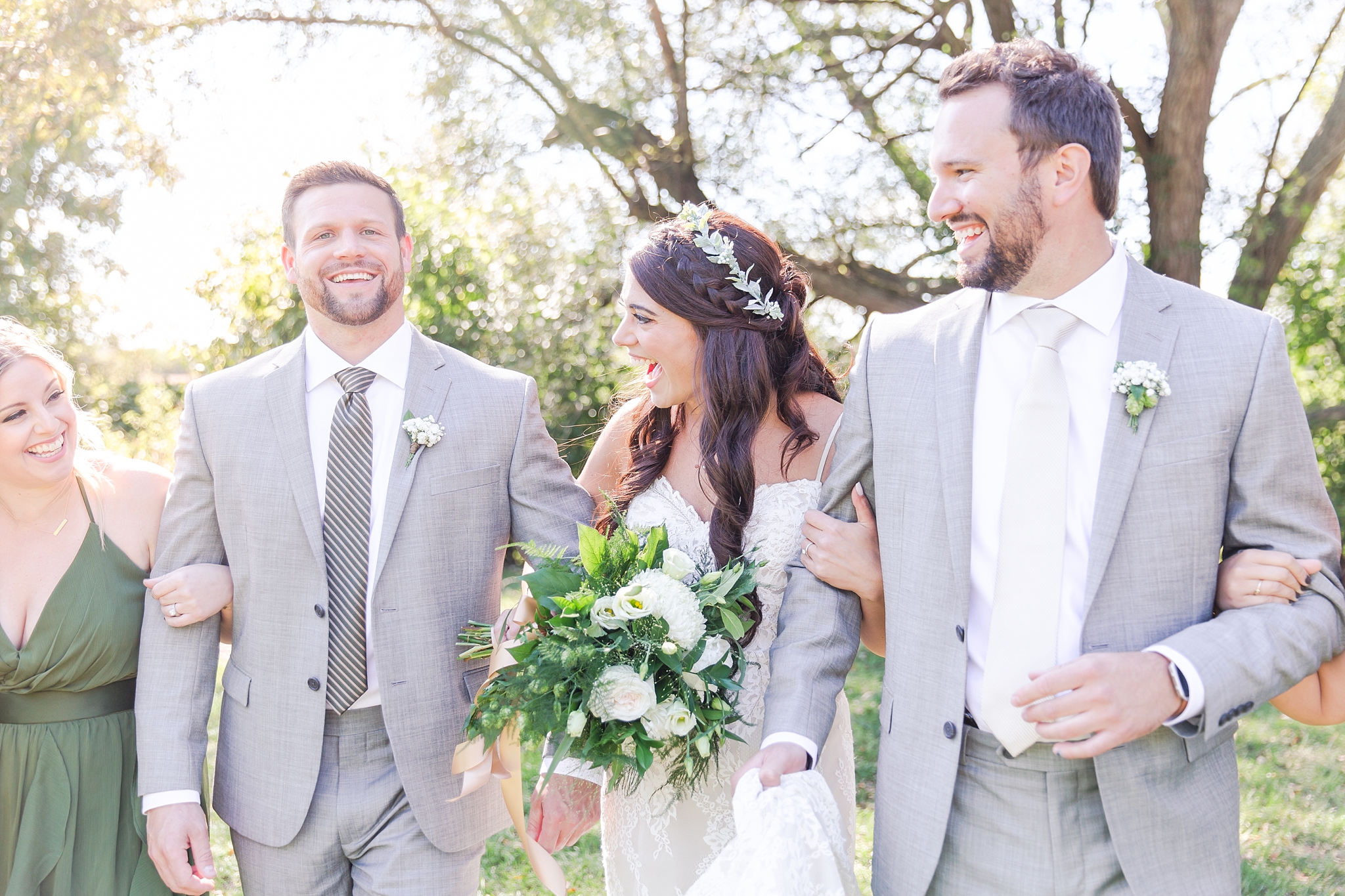 natural-rustic-wedding-photos-at-frutig-farms-the-valley-in-ann-arbor-michigan-by-courtney-carolyn-photography_0043.jpg