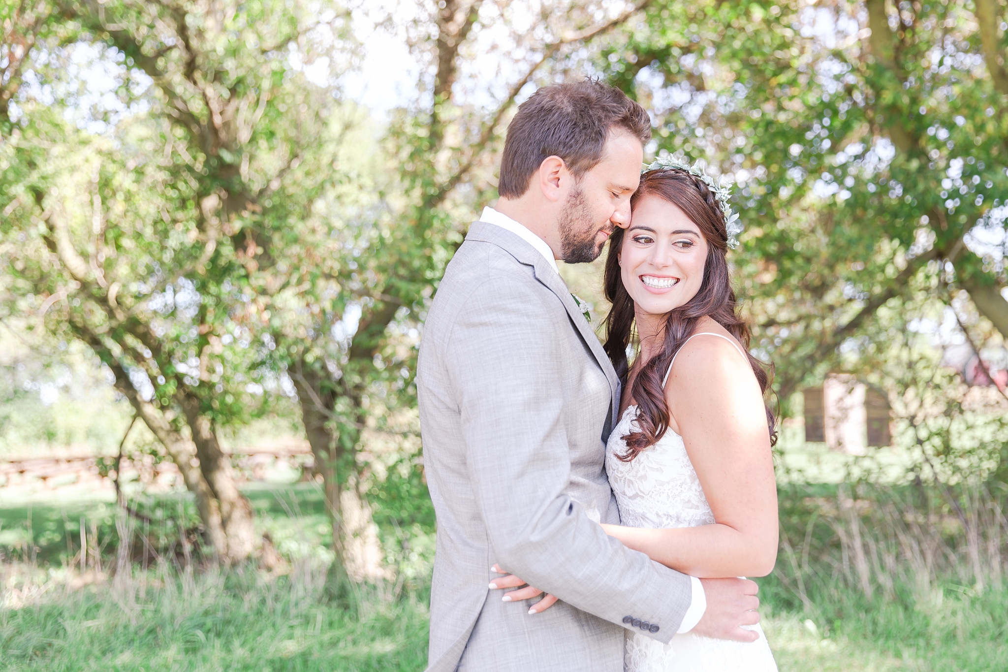 natural-rustic-wedding-photos-at-frutig-farms-the-valley-in-ann-arbor-michigan-by-courtney-carolyn-photography_0044.jpg