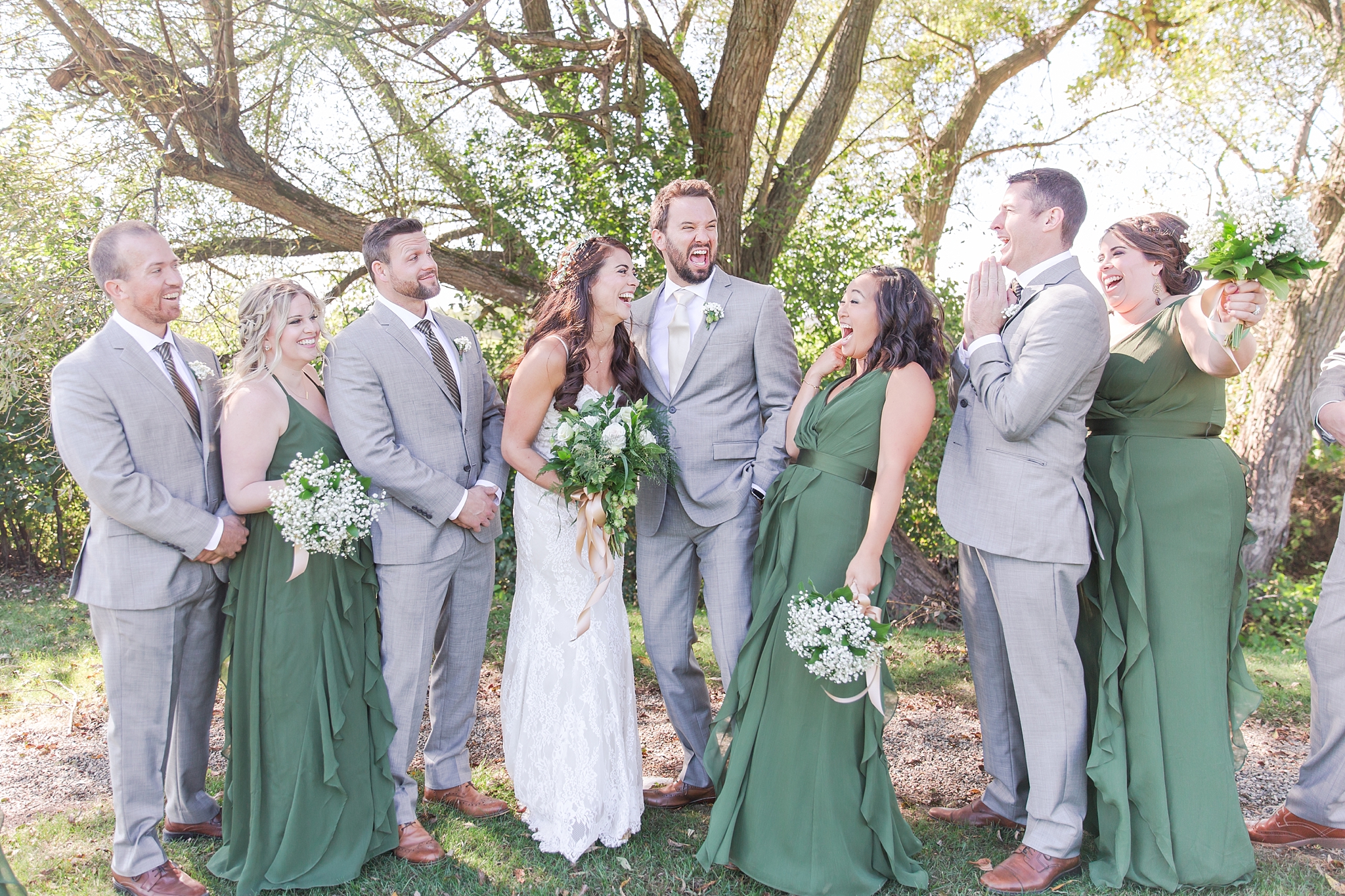 natural-rustic-wedding-photos-at-frutig-farms-the-valley-in-ann-arbor-michigan-by-courtney-carolyn-photography_0045.jpg