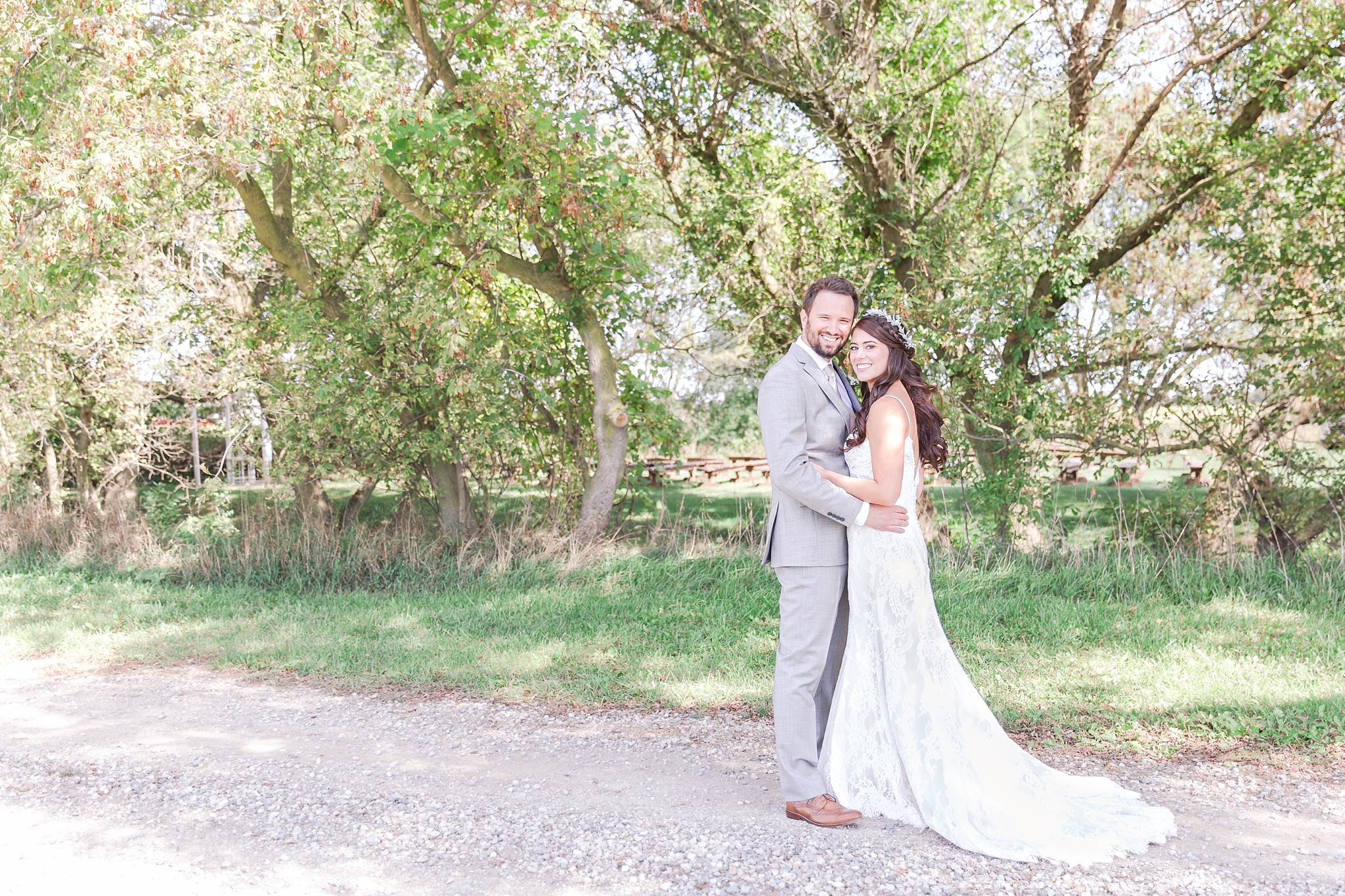 natural-rustic-wedding-photos-at-frutig-farms-the-valley-in-ann-arbor-michigan-by-courtney-carolyn-photography_0050.jpg