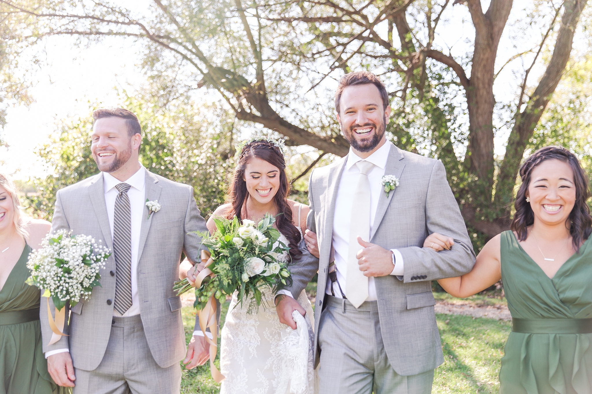 natural-rustic-wedding-photos-at-frutig-farms-the-valley-in-ann-arbor-michigan-by-courtney-carolyn-photography_0052.jpg