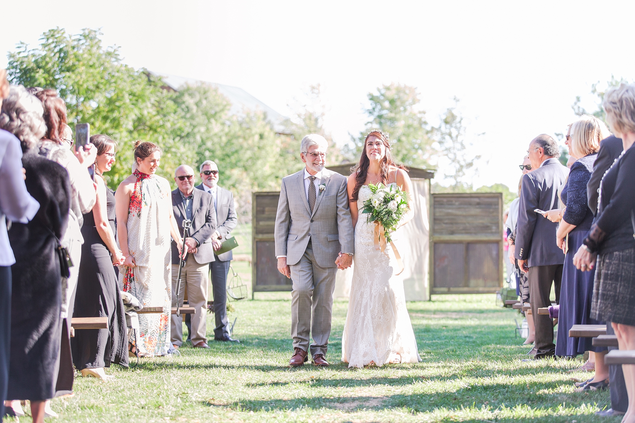 natural-rustic-wedding-photos-at-frutig-farms-the-valley-in-ann-arbor-michigan-by-courtney-carolyn-photography_0057.jpg