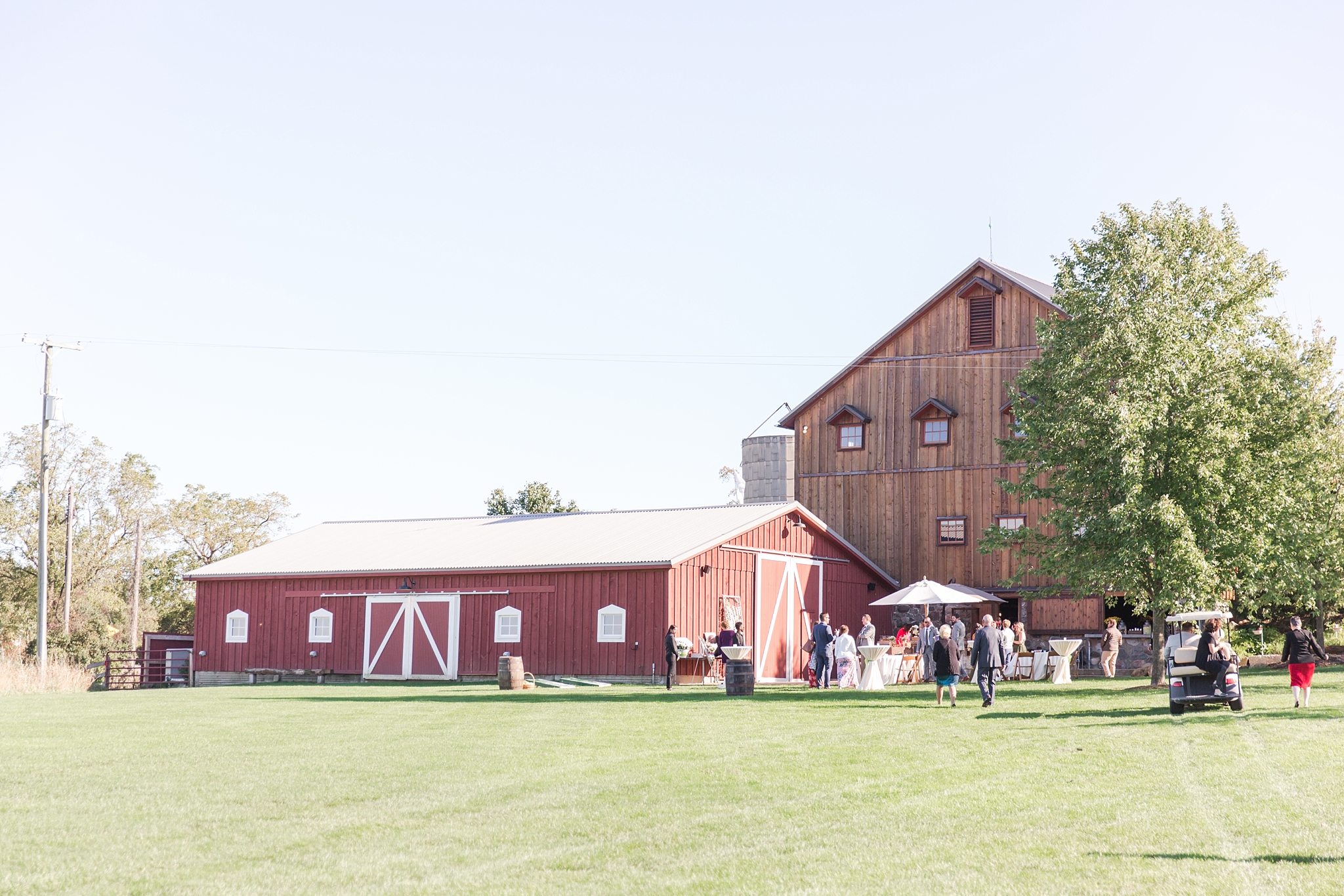 natural-rustic-wedding-photos-at-frutig-farms-the-valley-in-ann-arbor-michigan-by-courtney-carolyn-photography_0073.jpg