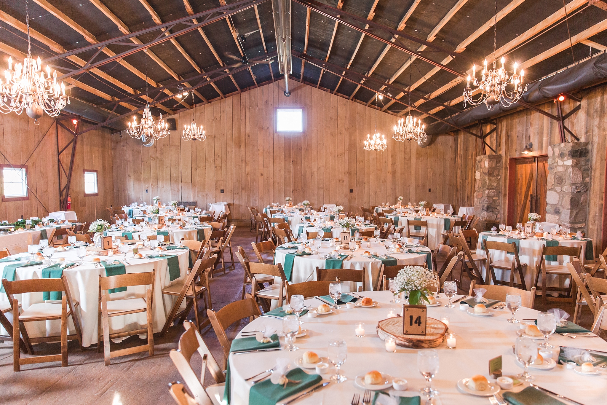 natural-rustic-wedding-photos-at-frutig-farms-the-valley-in-ann-arbor-michigan-by-courtney-carolyn-photography_0075.jpg