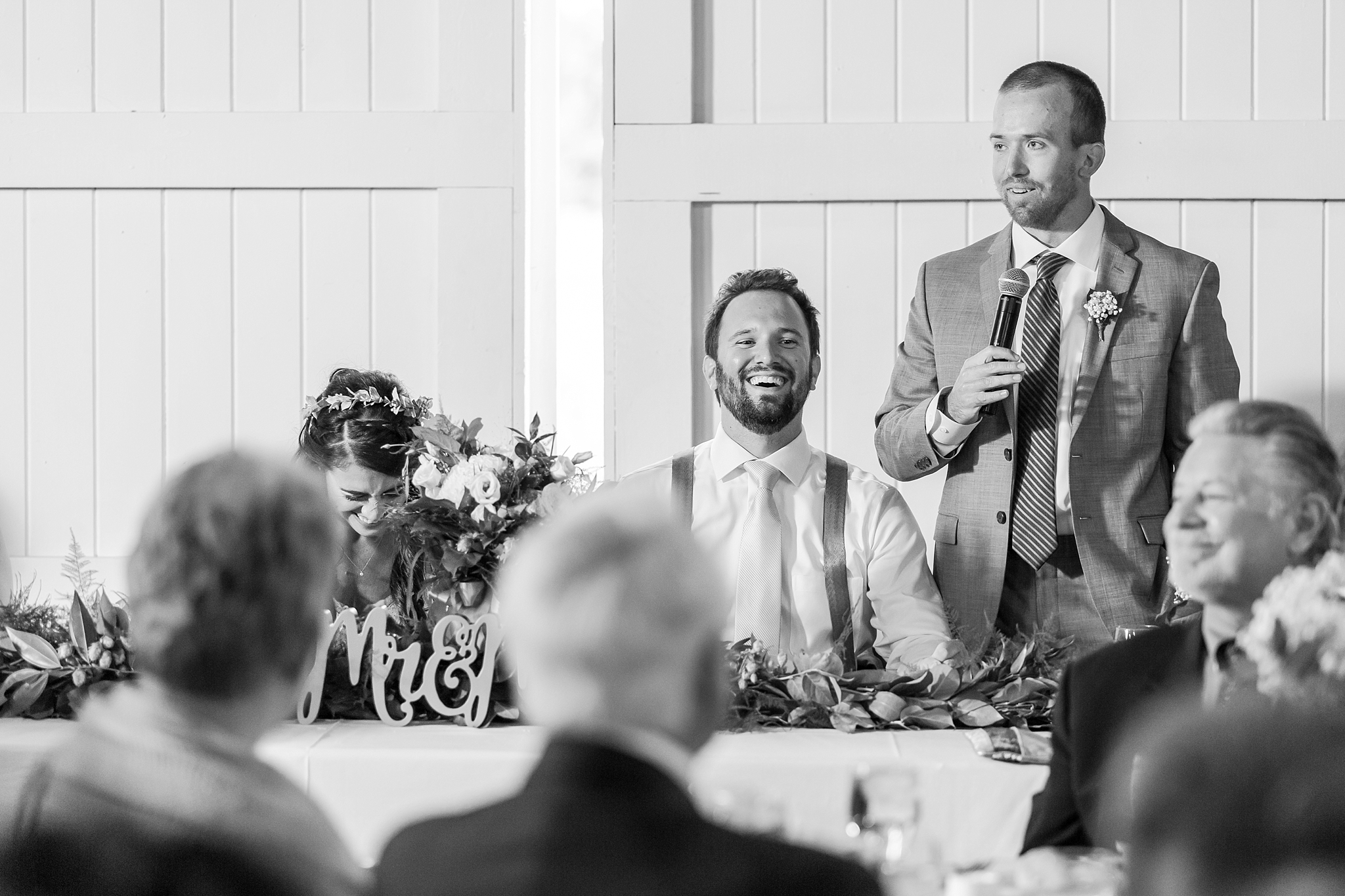 natural-rustic-wedding-photos-at-frutig-farms-the-valley-in-ann-arbor-michigan-by-courtney-carolyn-photography_0087.jpg