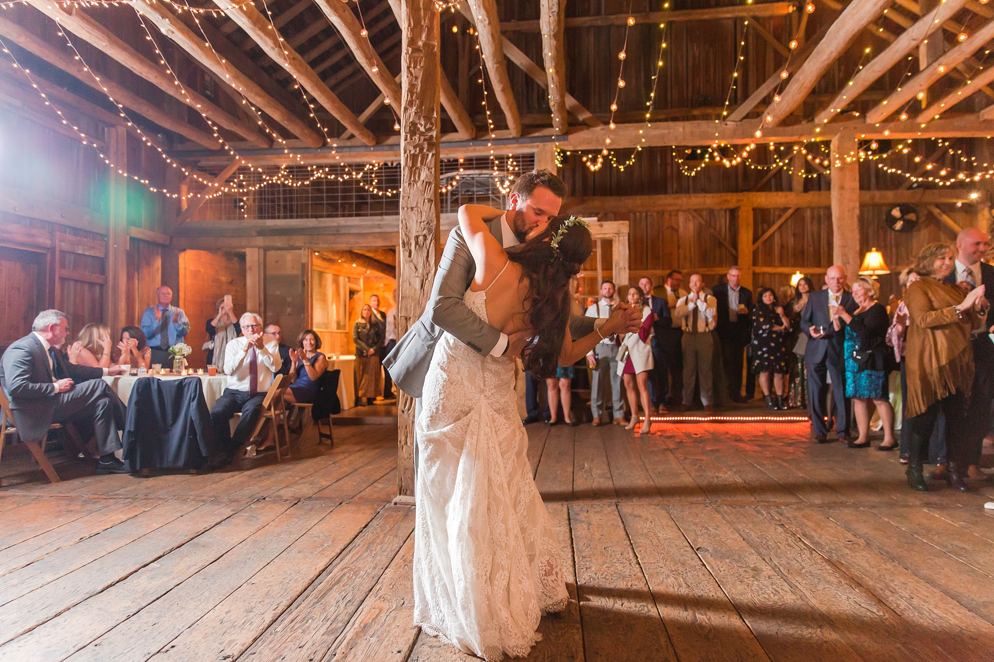 natural-rustic-wedding-photos-at-frutig-farms-the-valley-in-ann-arbor-michigan-by-courtney-carolyn-photography_0089.jpg