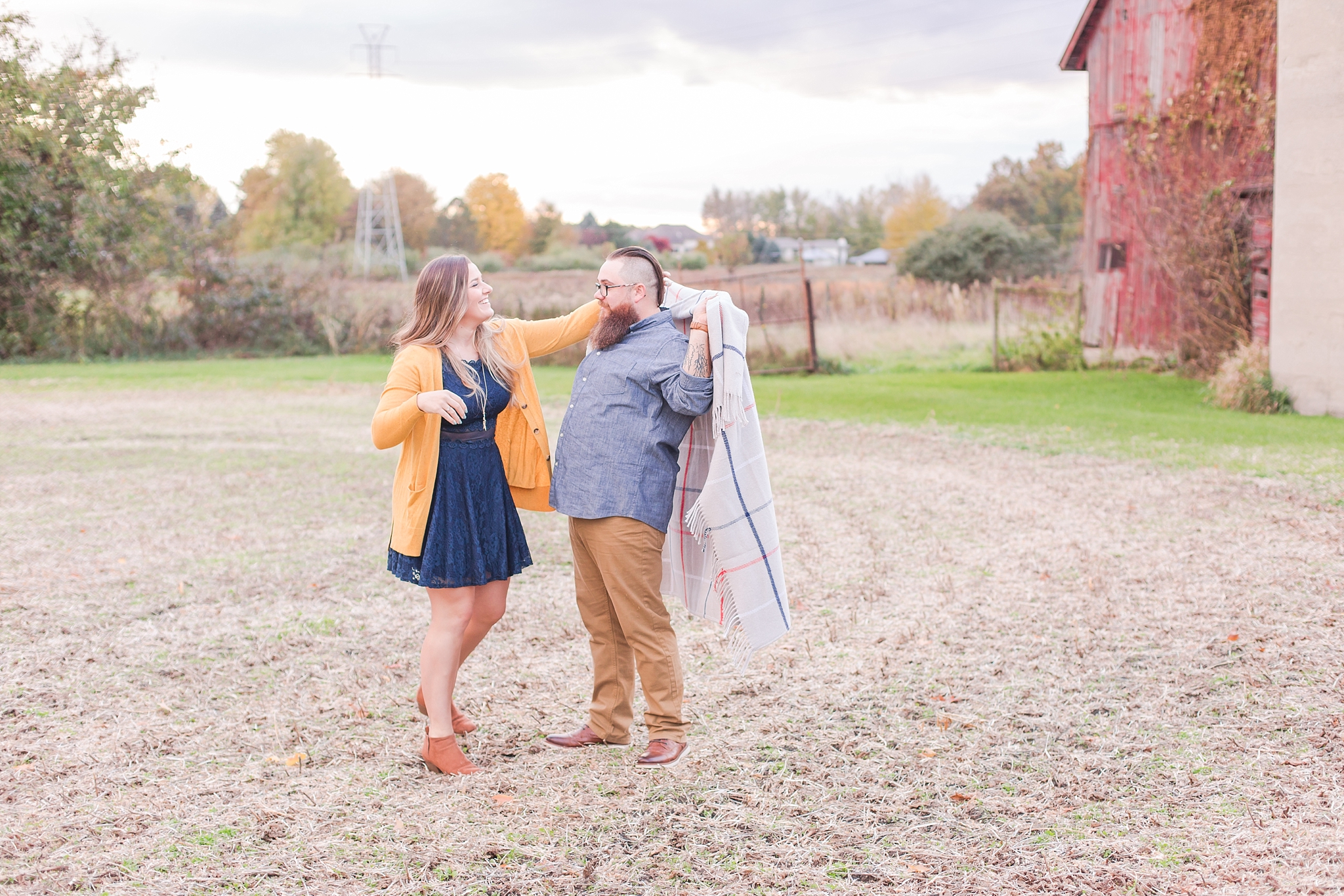cozy-fall-engagement-photos-at-an-old-family-farm-in-monroe-michigan-by-courtney-carolyn-photography_0003.jpg