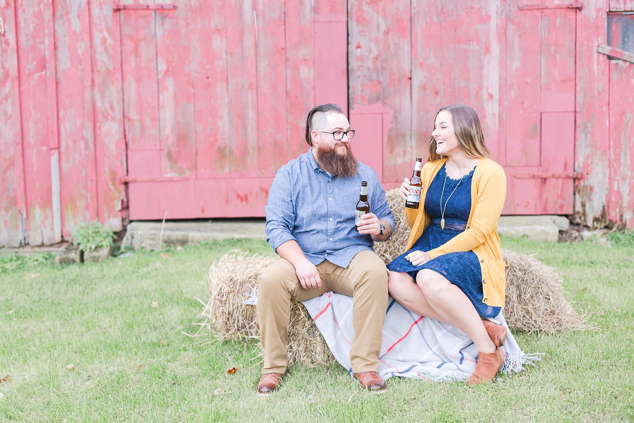cozy-fall-engagement-photos-at-an-old-family-farm-in-monroe-michigan-by-courtney-carolyn-photography_0007.jpg