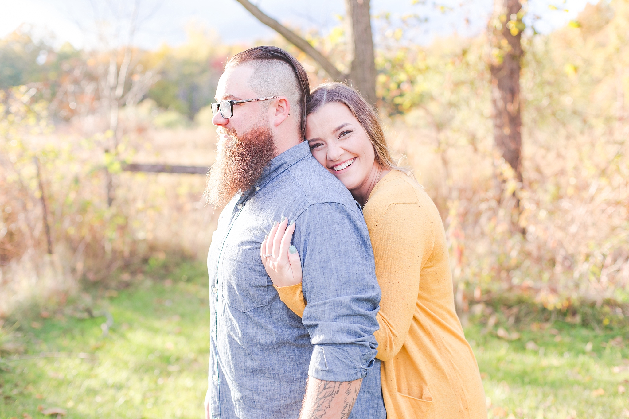 cozy-fall-engagement-photos-at-an-old-family-farm-in-monroe-michigan-by-courtney-carolyn-photography_0011.jpg