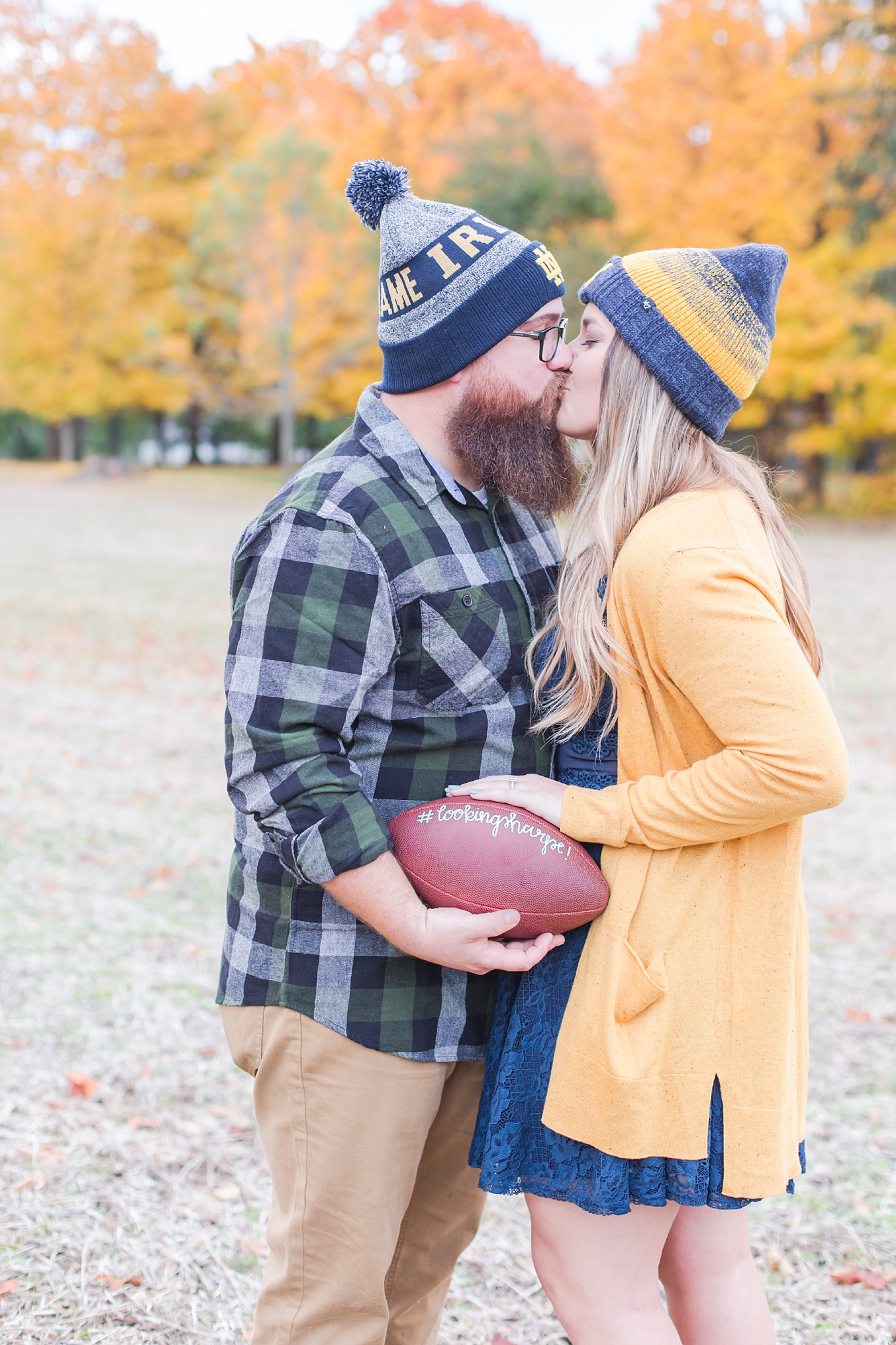 cozy-fall-engagement-photos-at-an-old-family-farm-in-monroe-michigan-by-courtney-carolyn-photography_0014.jpg