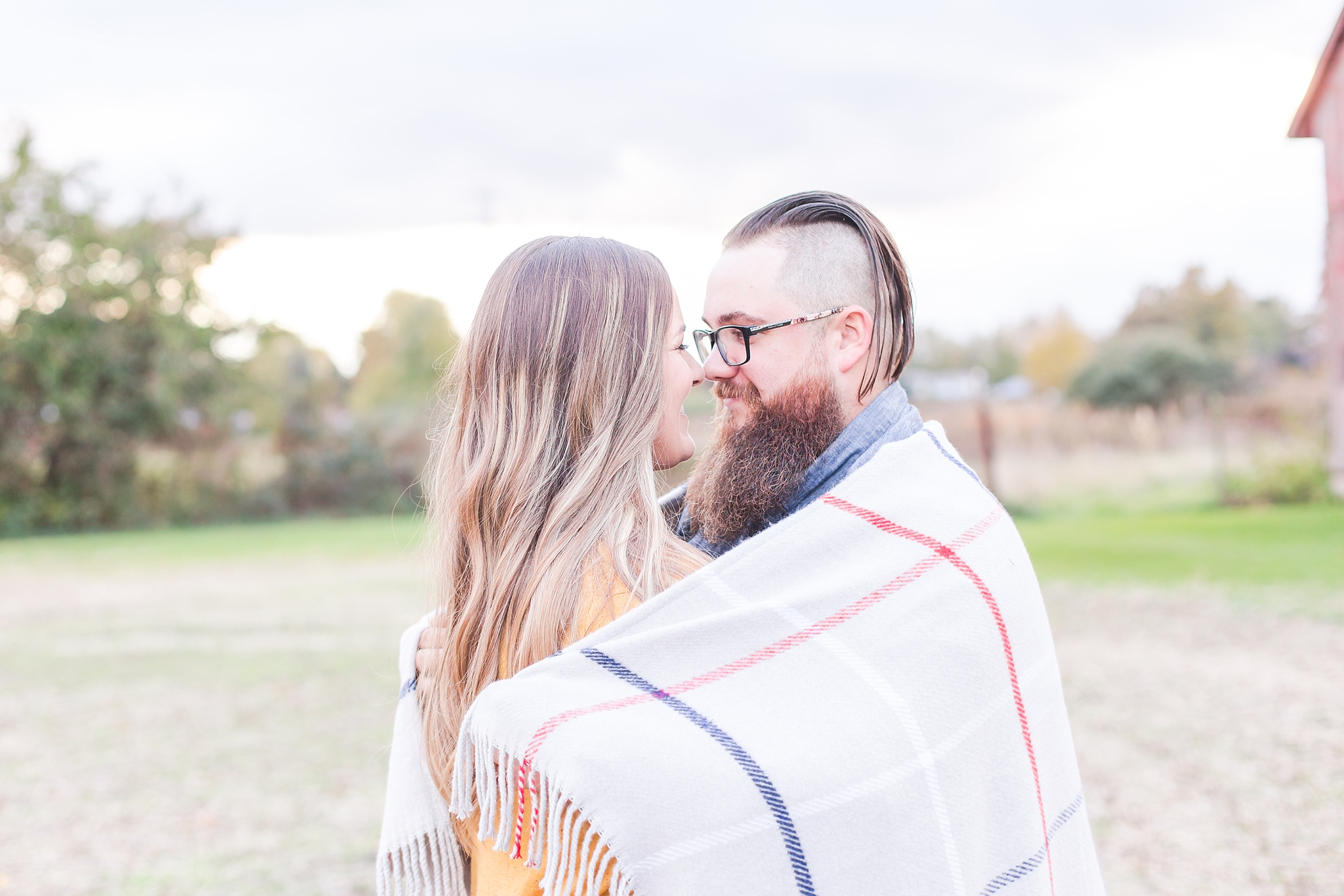cozy-fall-engagement-photos-at-an-old-family-farm-in-monroe-michigan-by-courtney-carolyn-photography_0019.jpg