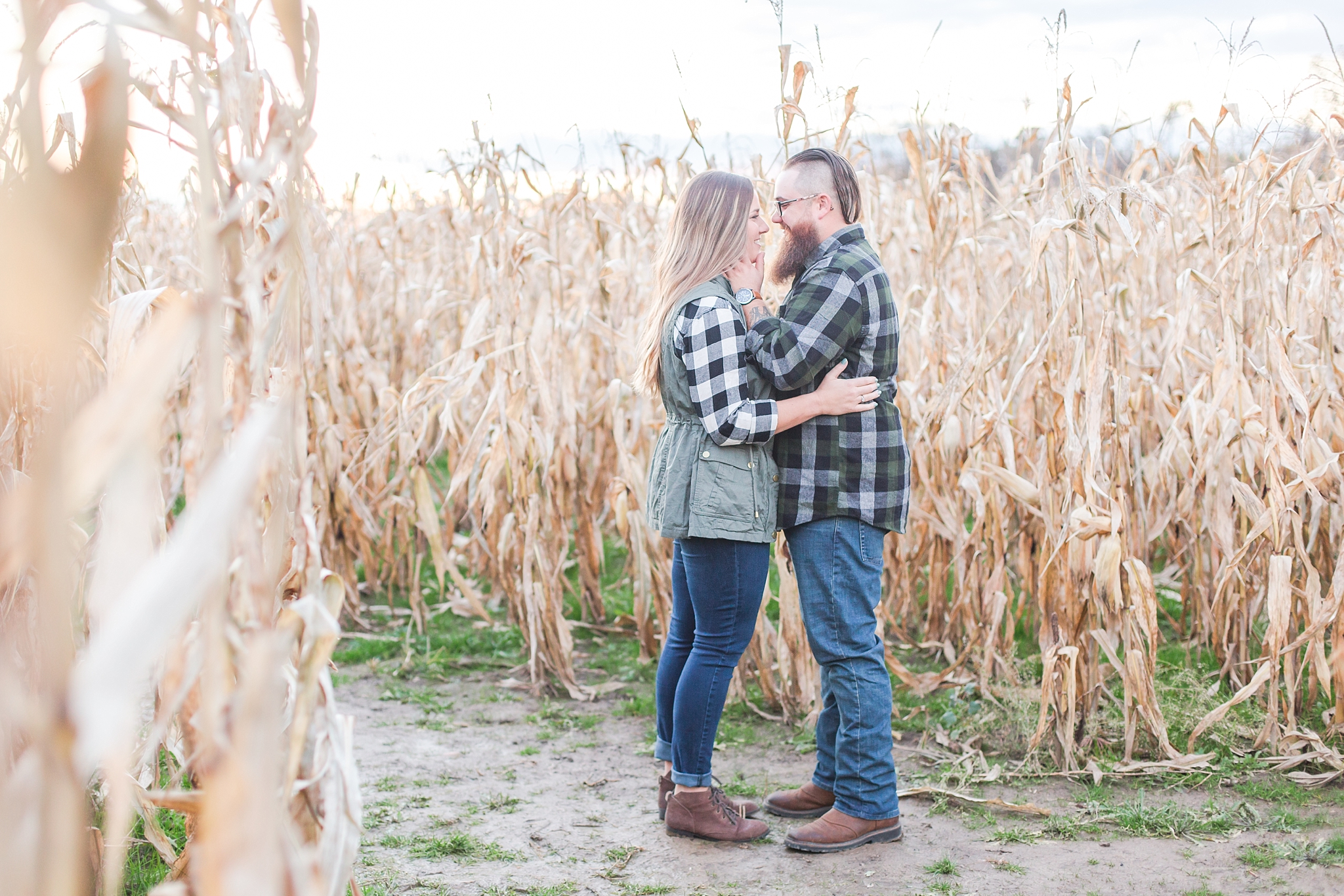 cozy-fall-engagement-photos-at-an-old-family-farm-in-monroe-michigan-by-courtney-carolyn-photography_0028.jpg