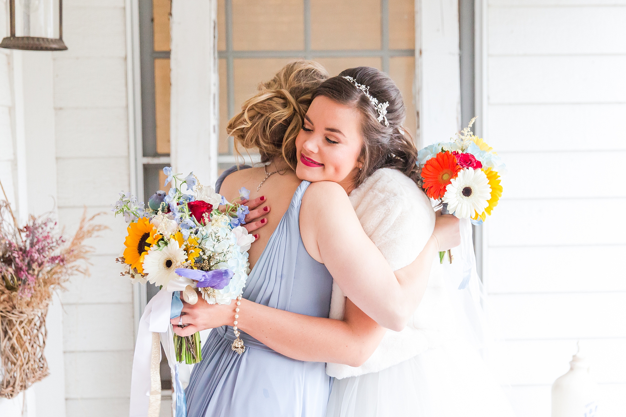 rustic-whimsical-wedding-photos-the-vale-royal-barn-in-fenton-michigan-by-courtney-carolyn-photography_0037.jpg