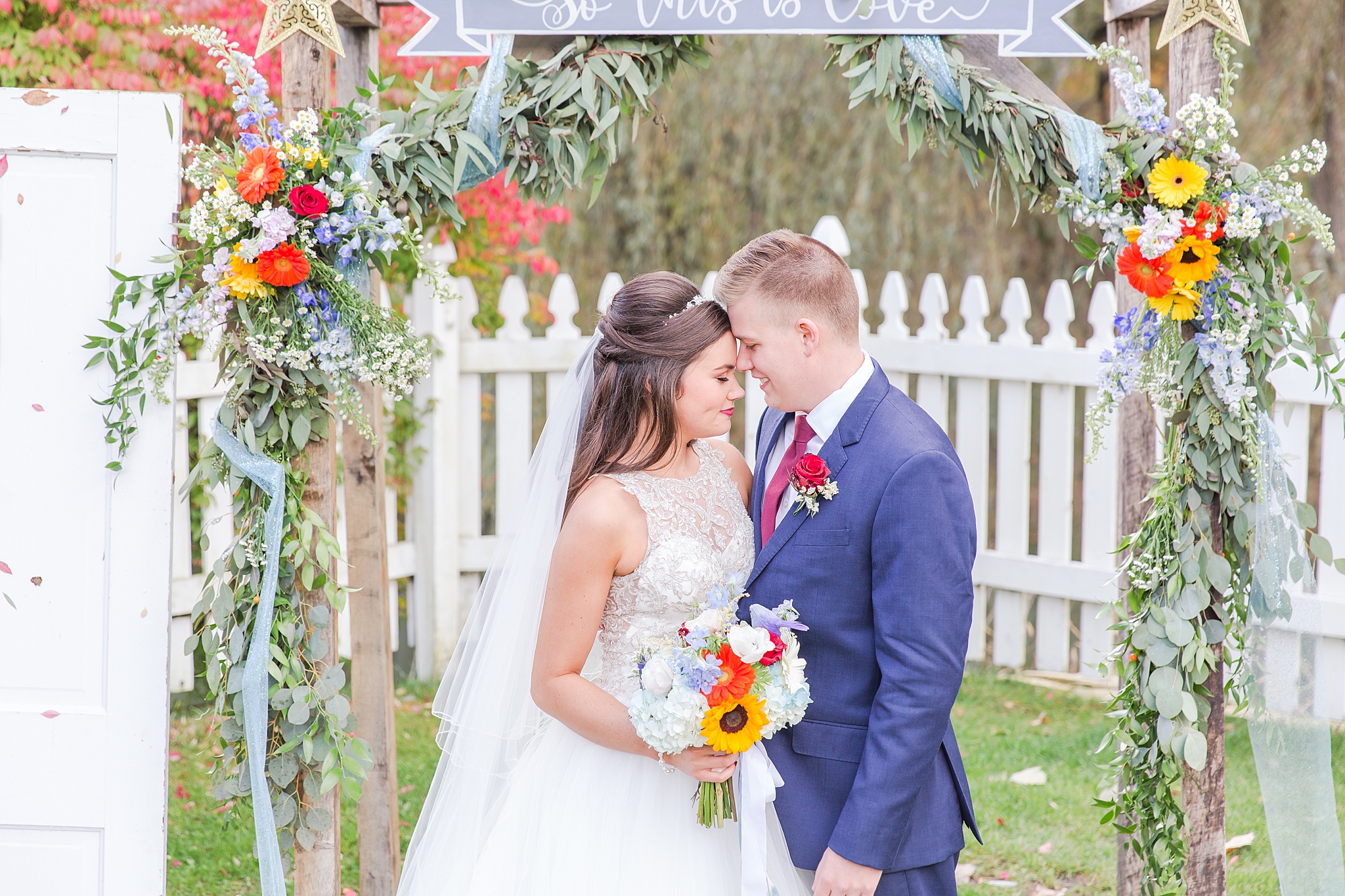 rustic-whimsical-wedding-photos-the-vale-royal-barn-in-fenton-michigan-by-courtney-carolyn-photography_0039.jpg