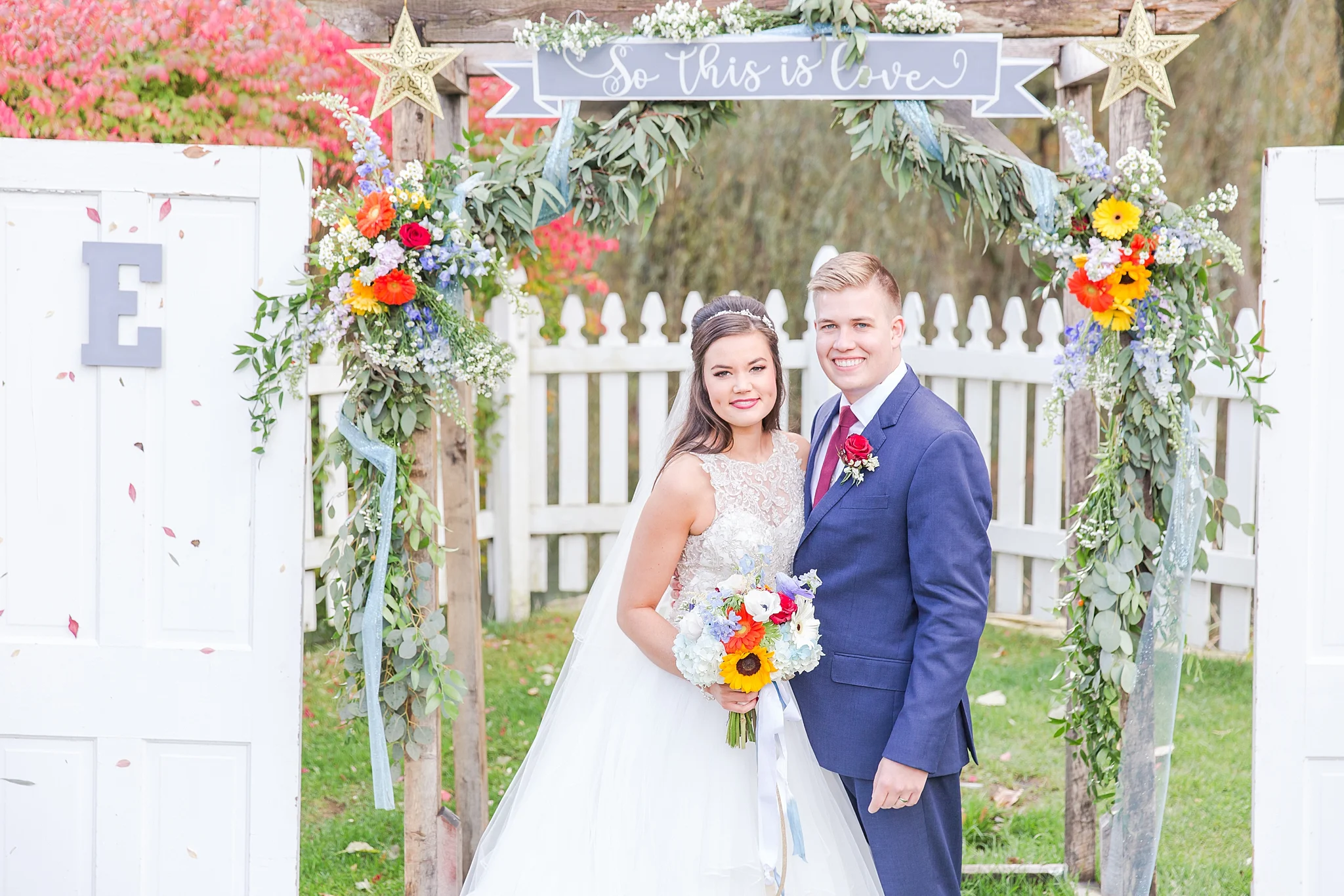 rustic-whimsical-wedding-photos-the-vale-royal-barn-in-fenton-michigan-by-courtney-carolyn-photography_0045.jpg