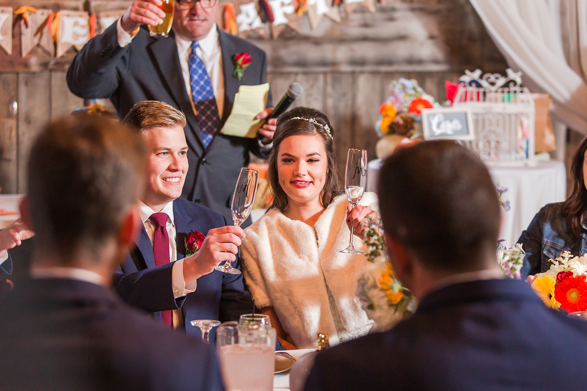rustic-whimsical-wedding-photos-the-vale-royal-barn-in-fenton-michigan-by-courtney-carolyn-photography_0083.jpg