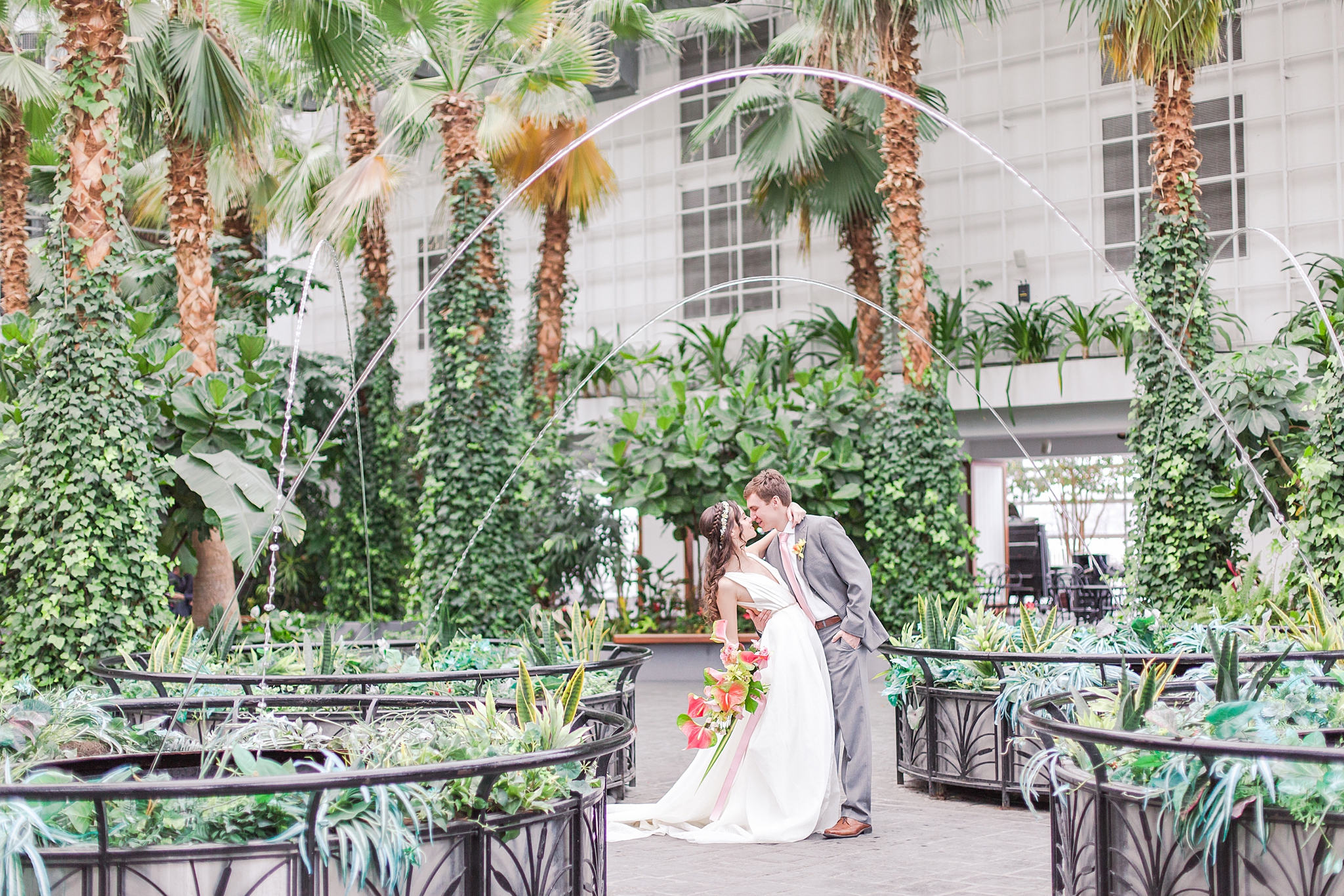 colorful-tropical-wedding-photos-at-the-crystal-gardens-in-chicago-illinois-by-courtney-carolyn-photography_0022.jpg
