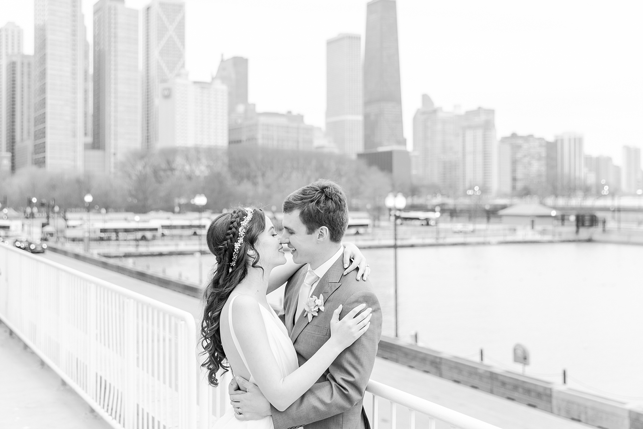 colorful-tropical-wedding-photos-at-the-crystal-gardens-in-chicago-illinois-by-courtney-carolyn-photography_0048.jpg