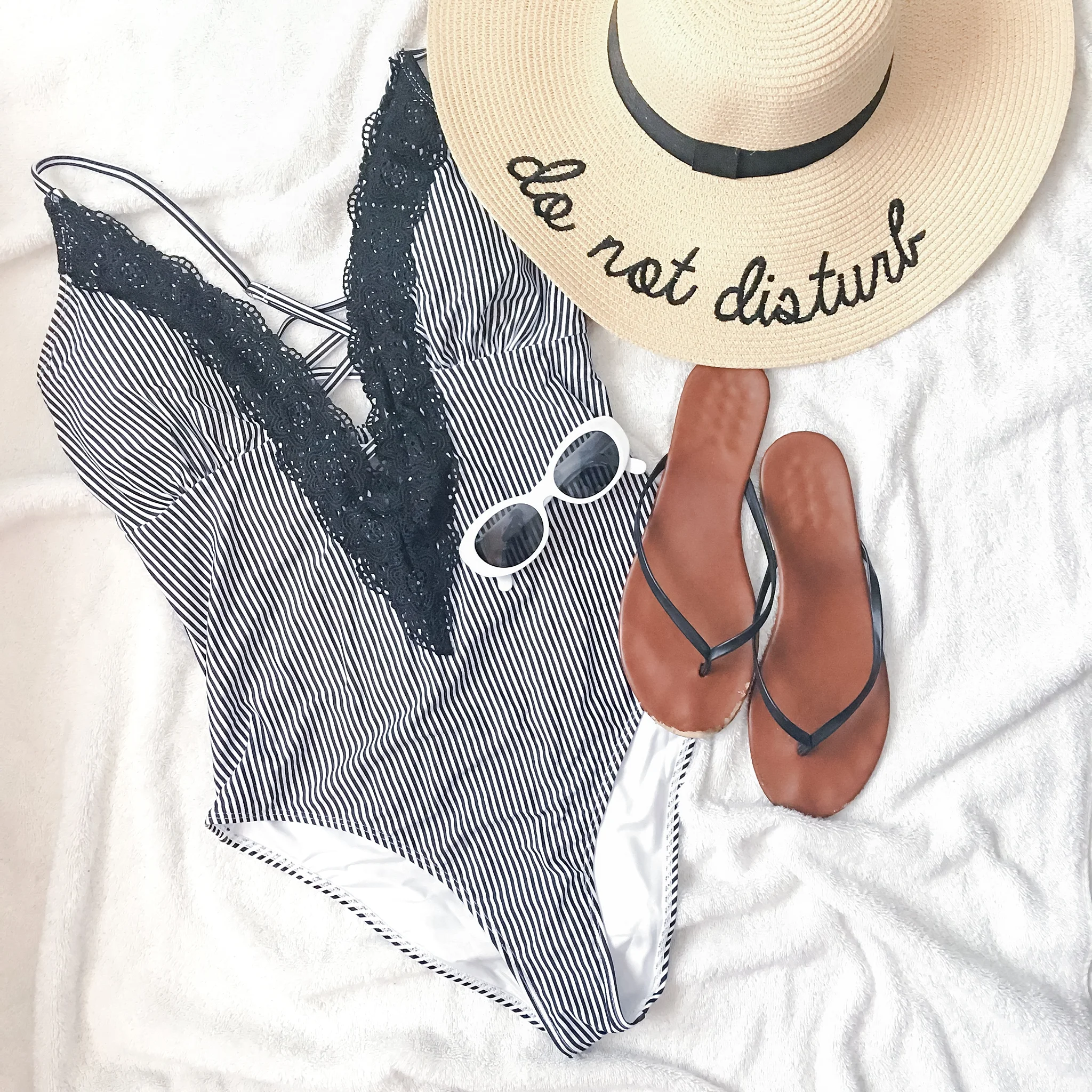three-day-weekend-guide-to-a-las-vegas-bachelorette-party-by-courtney-carolyn-photography_0019.jpg