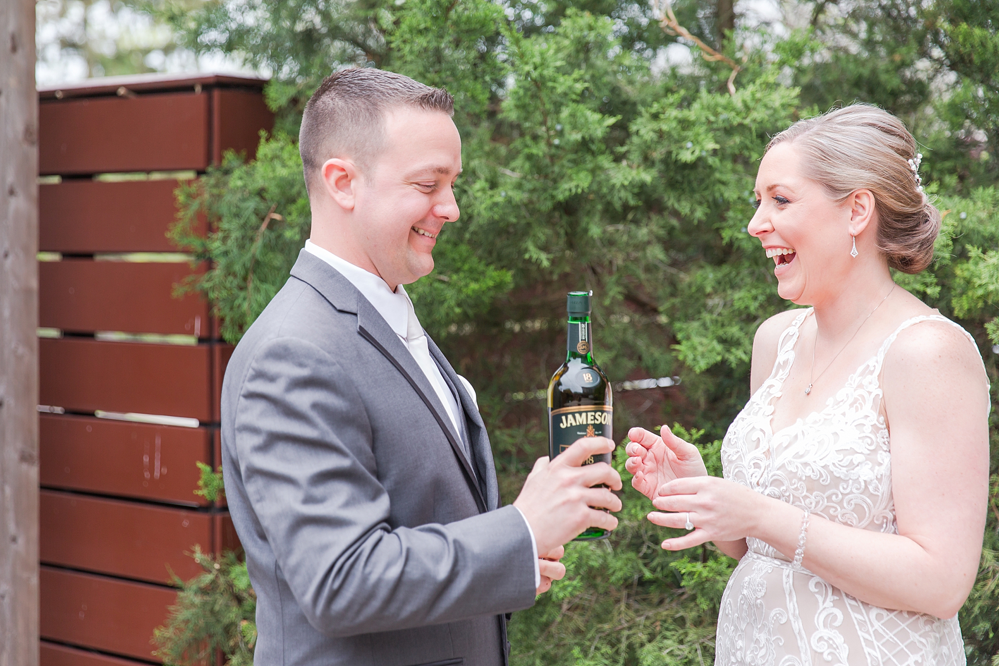modern-romantic-wedding-photography-at-webers-in-ann-arbor-michigan-by-courtney-carolyn-photography_0028.jpg