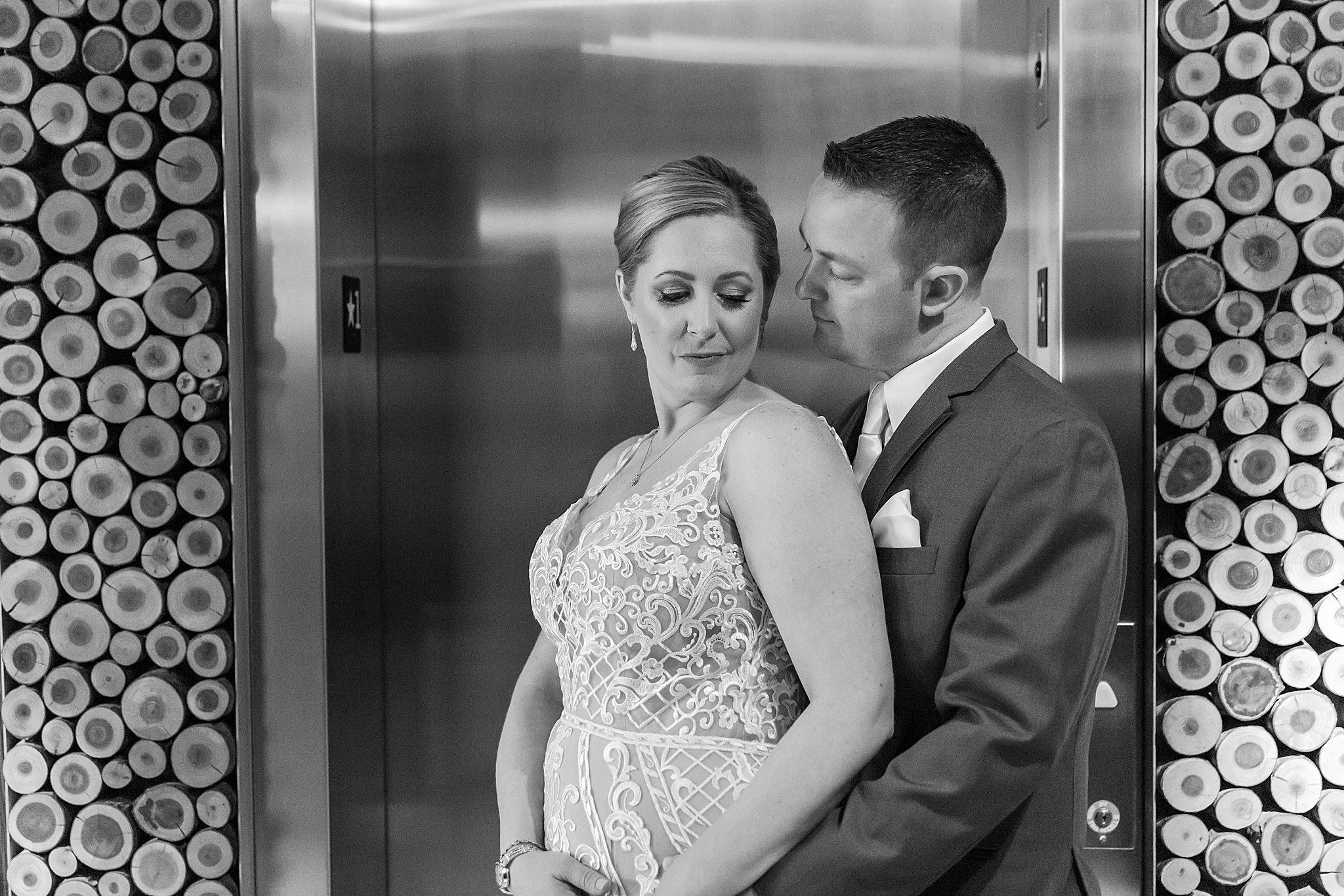 modern-romantic-wedding-photography-at-webers-in-ann-arbor-michigan-by-courtney-carolyn-photography_0044.jpg