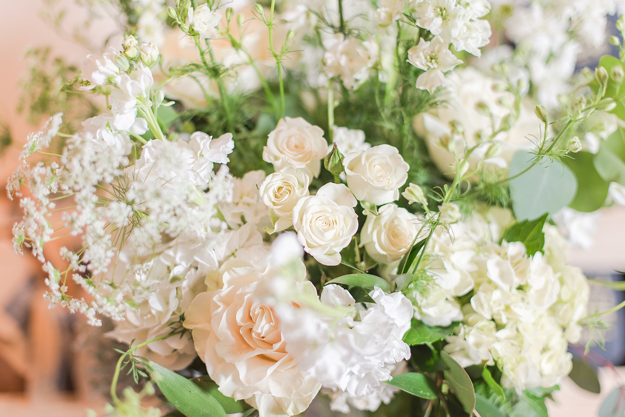 modern-romantic-wedding-photography-at-webers-in-ann-arbor-michigan-by-courtney-carolyn-photography_0066.jpg