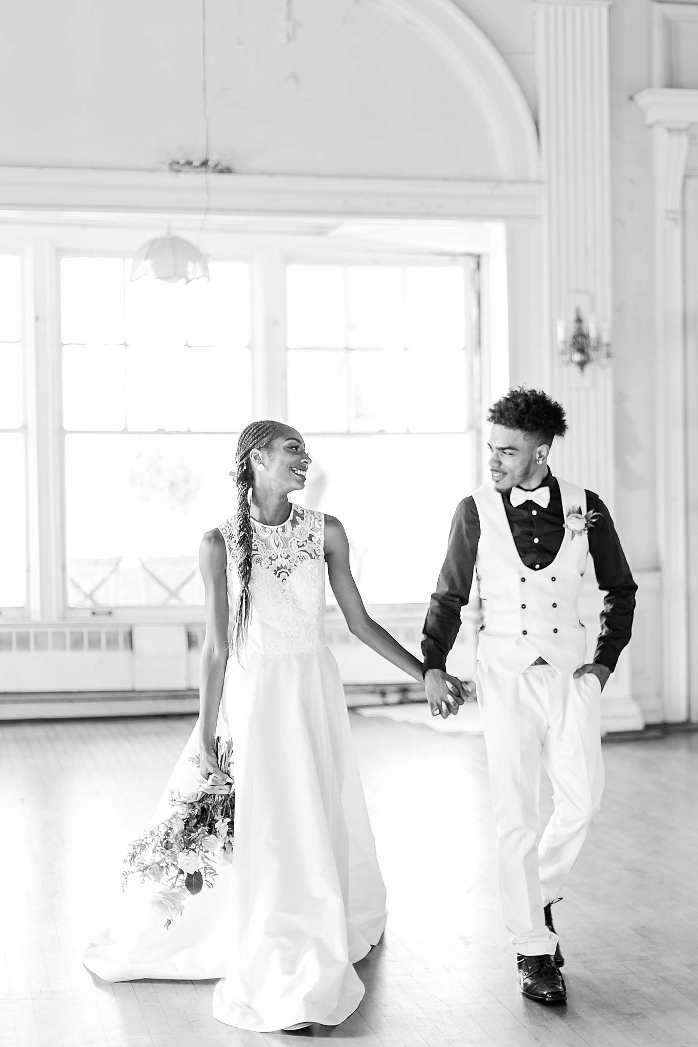 intimate-elopement-wedding-photography-at-belle-isle-boat-house-detroit-mi-by-courtney-carolyn-photography_0011.jpg
