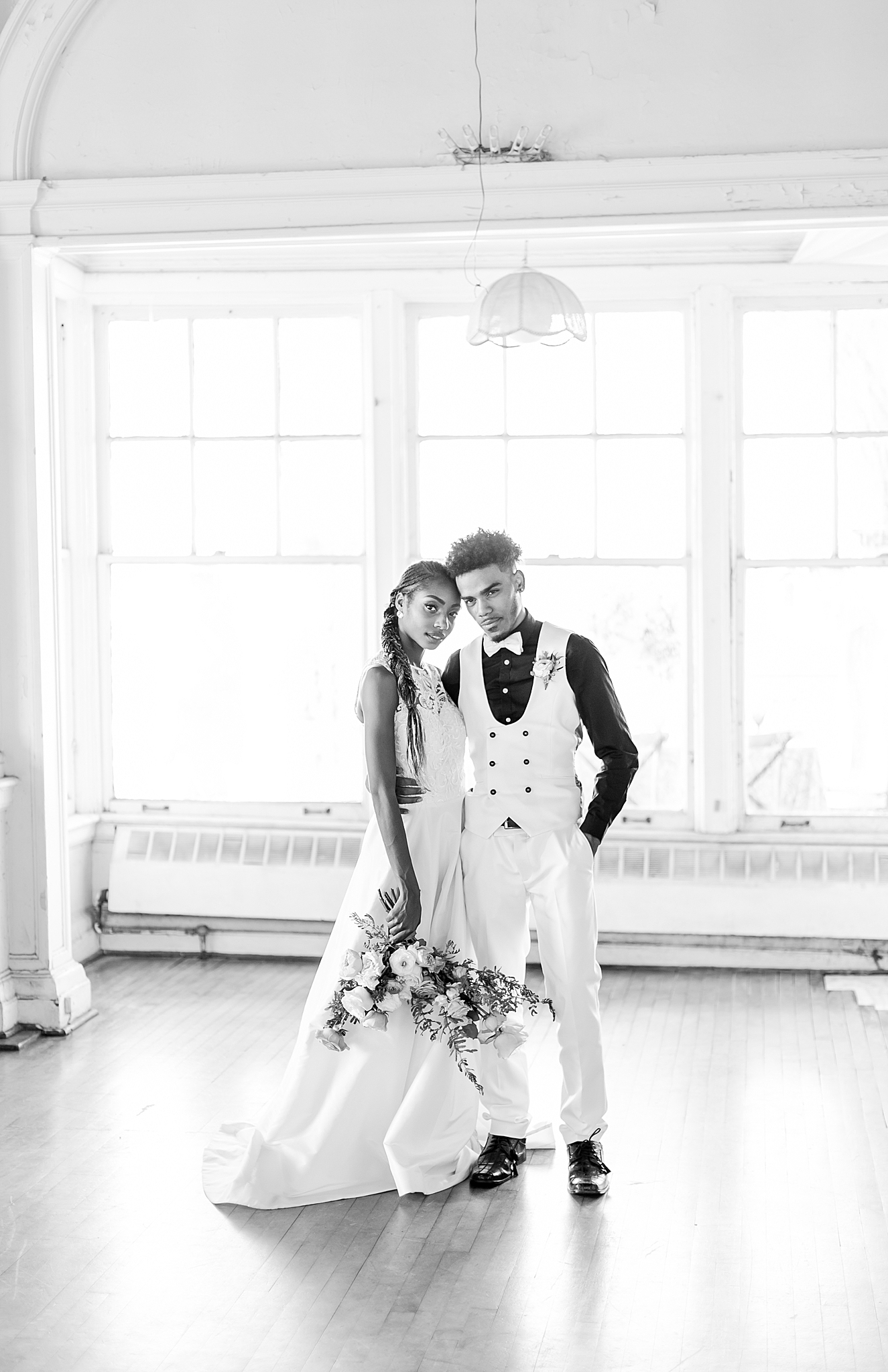 intimate-elopement-wedding-photography-at-belle-isle-boat-house-detroit-mi-by-courtney-carolyn-photography_0027.jpg