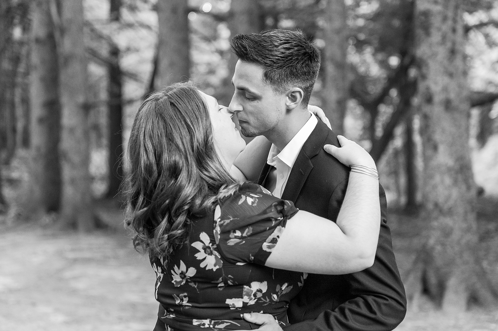 detroit-wedding-photographer-candid-engagement-photos-at-stony-creek-metropark-jackie-kyle-by-courtney-carolyn-photography_0010.jpg