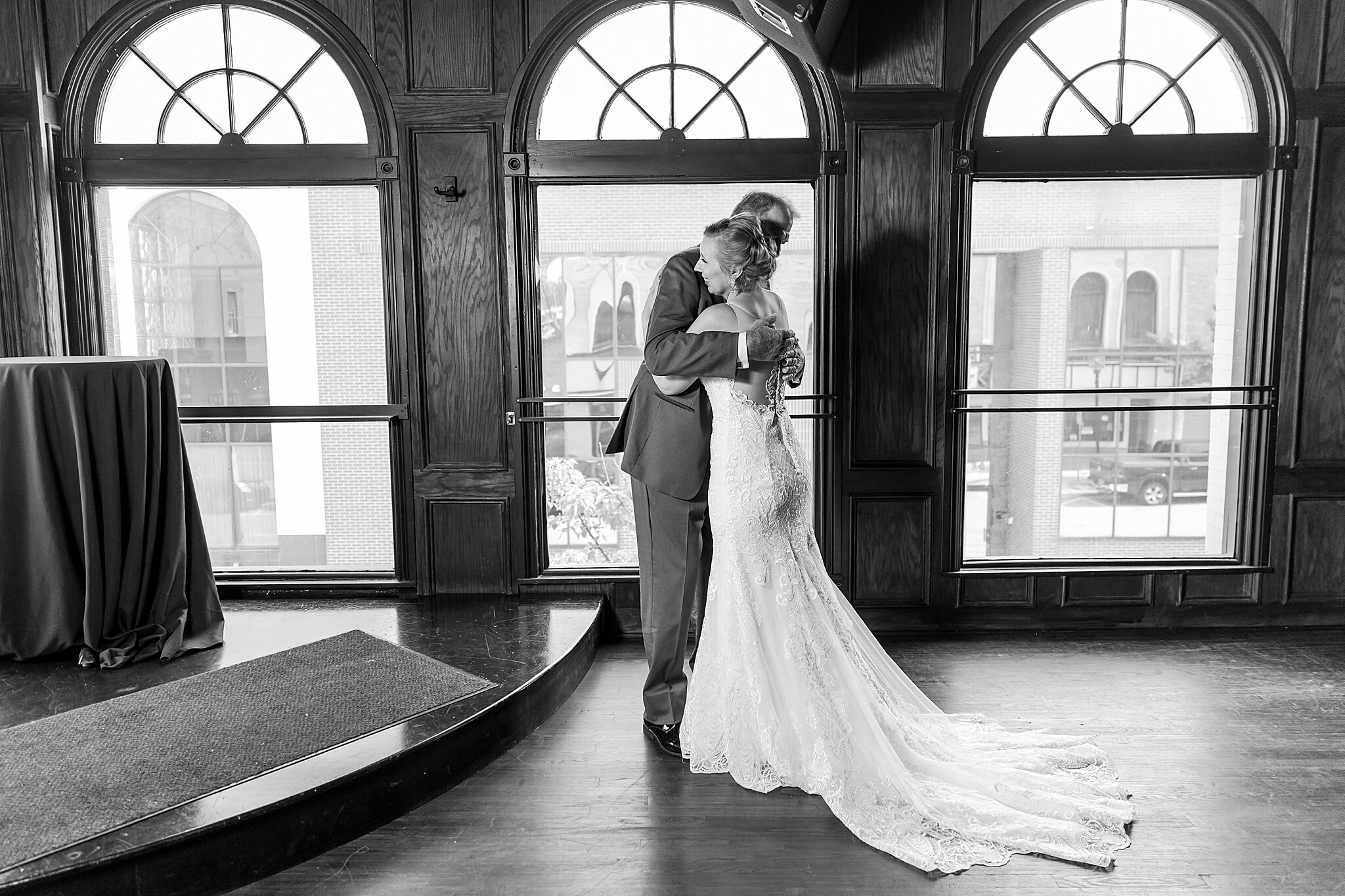 detroit-wedding-photographer-emerald-theatre-wedding-claire-ken-in-mt-clemens-mi-by-courtney-carolyn-photography_0023.jpg