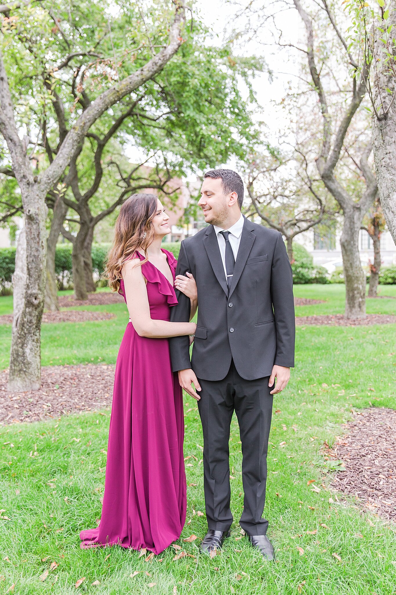 detroit-wedding-photographer-detroit-institute-of-art-engagement-photos-belle-isle-by-courtney-carolyn-photography_0008.jpg