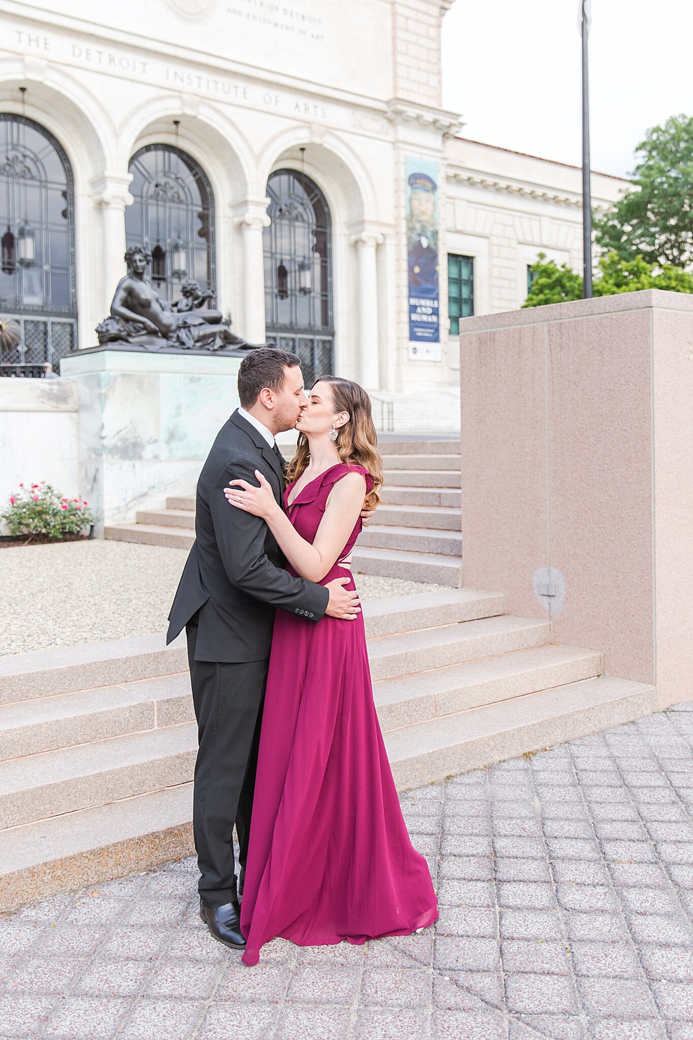 detroit-wedding-photographer-detroit-institute-of-art-engagement-photos-belle-isle-by-courtney-carolyn-photography_0015.jpg