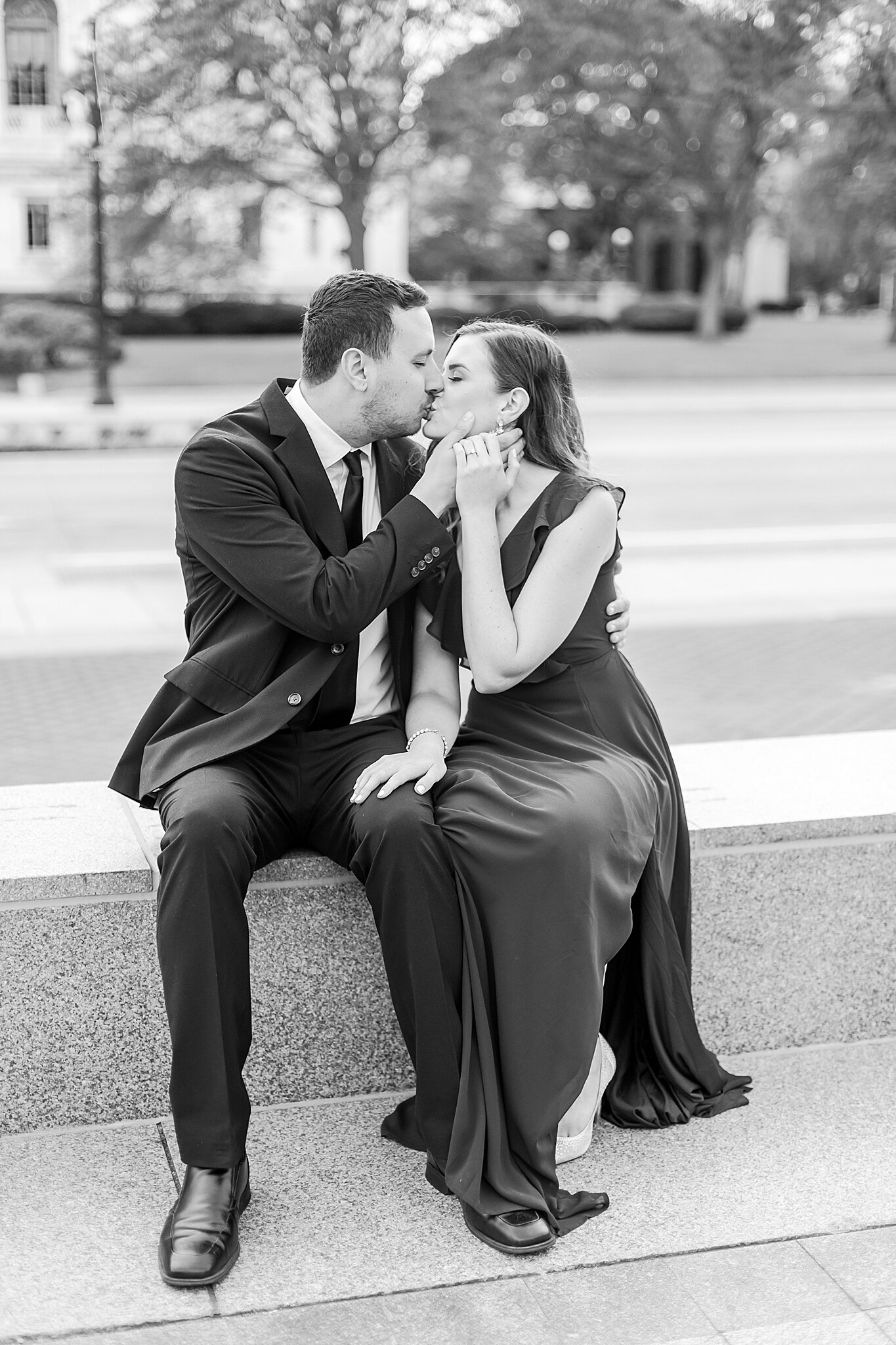 detroit-wedding-photographer-detroit-institute-of-art-engagement-photos-belle-isle-by-courtney-carolyn-photography_0020.jpg