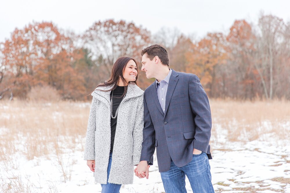 detroit-wedding-photographer-winter-engagement-photos-at-stony-creek-metropark-in-shelby-twp-mi-by-courtney-carolyn-photography_0004.jpg