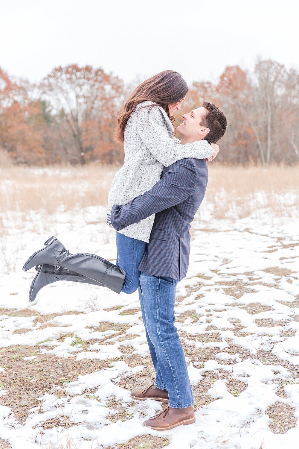detroit-wedding-photographer-winter-engagement-photos-at-stony-creek-metropark-in-shelby-twp-mi-by-courtney-carolyn-photography_0005.jpg
