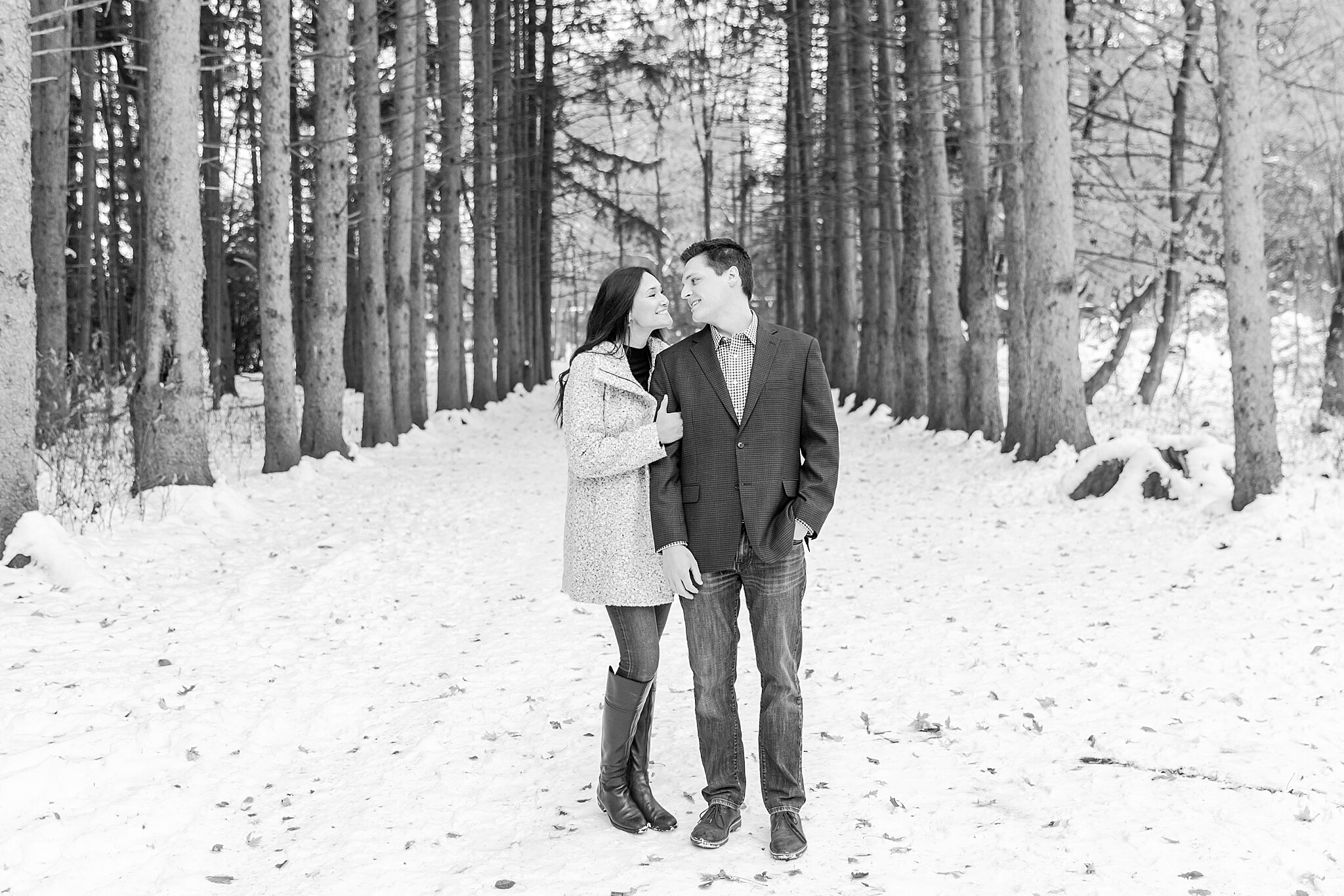 detroit-wedding-photographer-winter-engagement-photos-at-stony-creek-metropark-in-shelby-twp-mi-by-courtney-carolyn-photography_0015.jpg