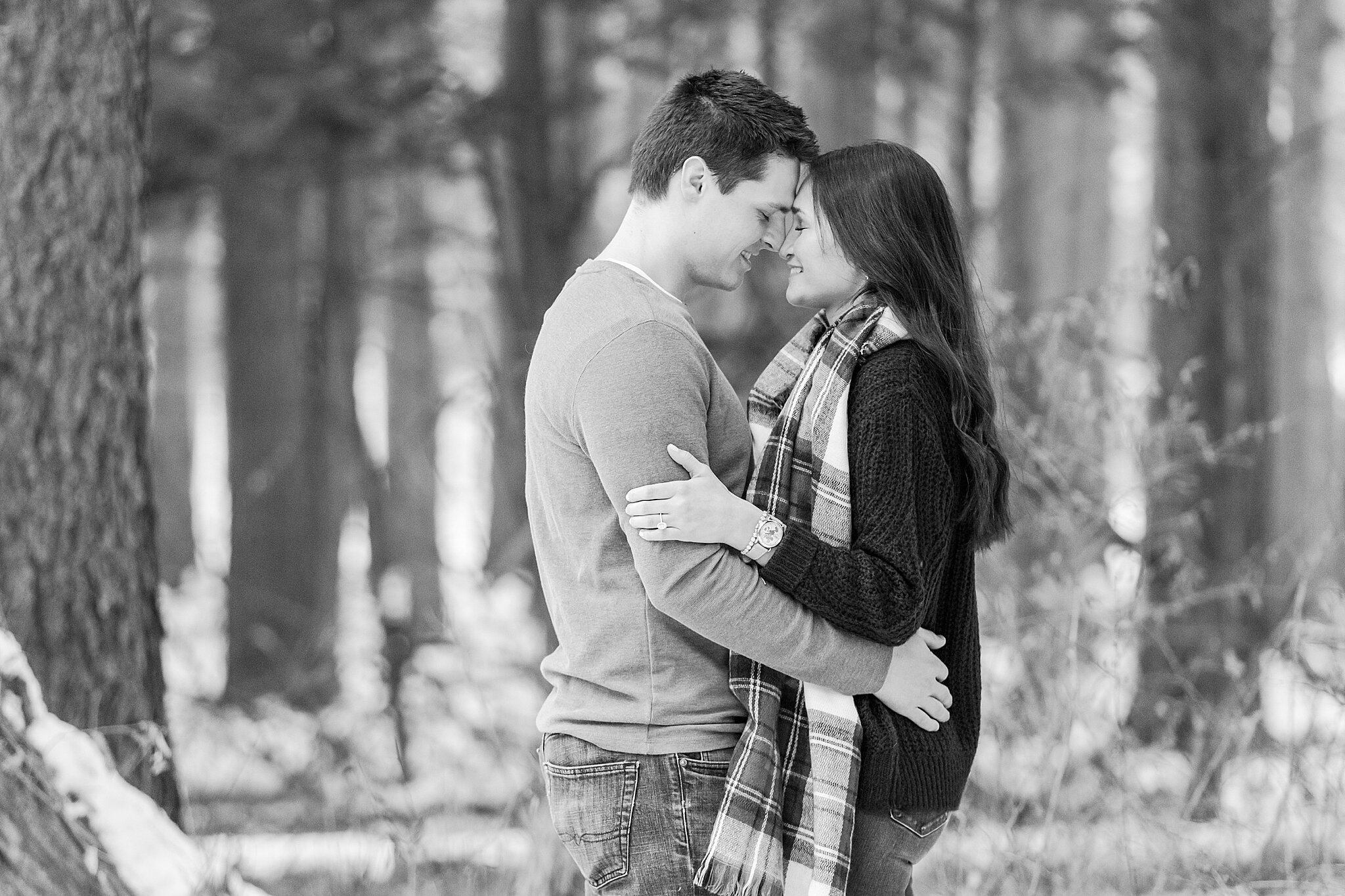 detroit-wedding-photographer-winter-engagement-photos-at-stony-creek-metropark-in-shelby-twp-mi-by-courtney-carolyn-photography_0027.jpg