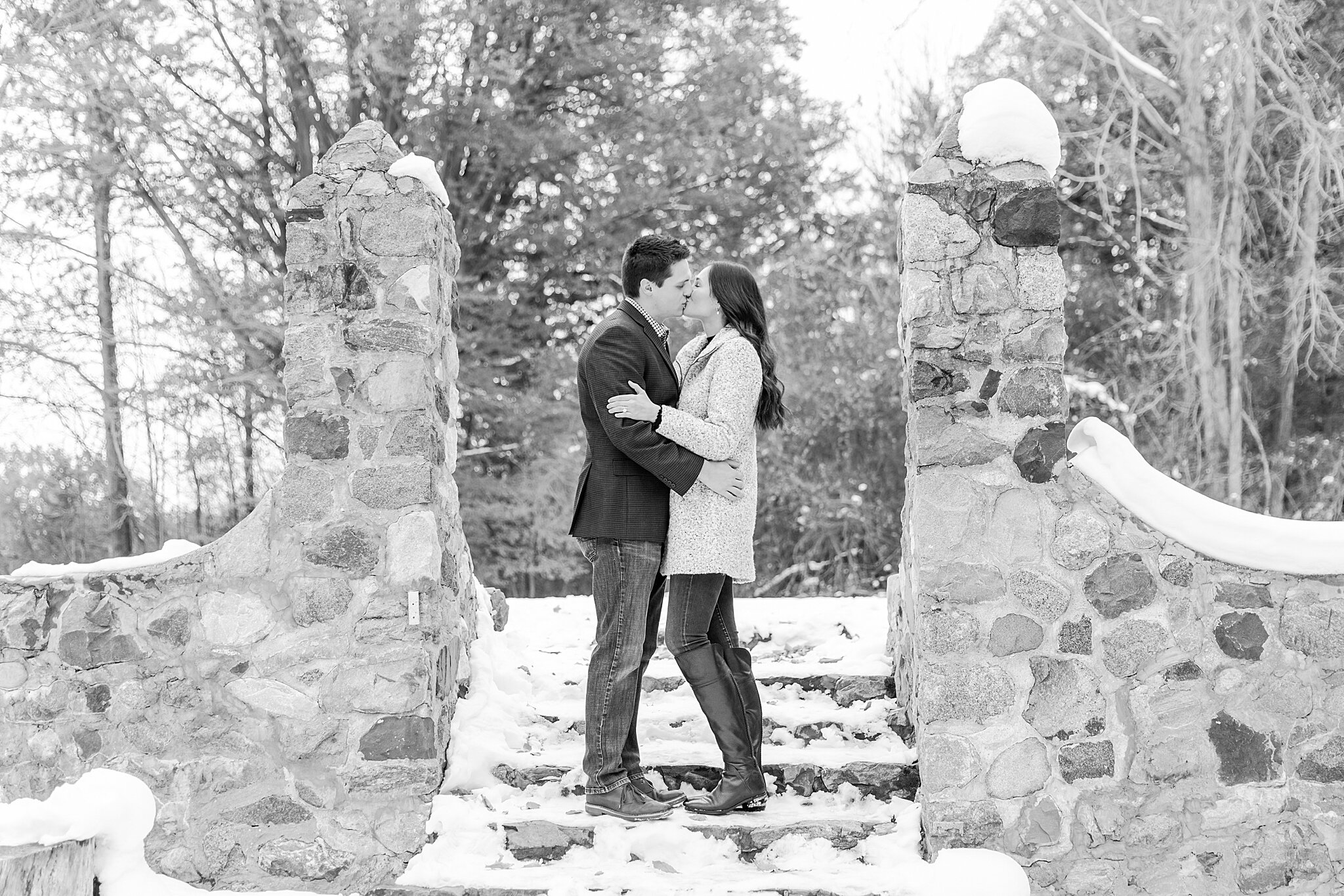 detroit-wedding-photographer-winter-engagement-photos-at-stony-creek-metropark-in-shelby-twp-mi-by-courtney-carolyn-photography_0032.jpg