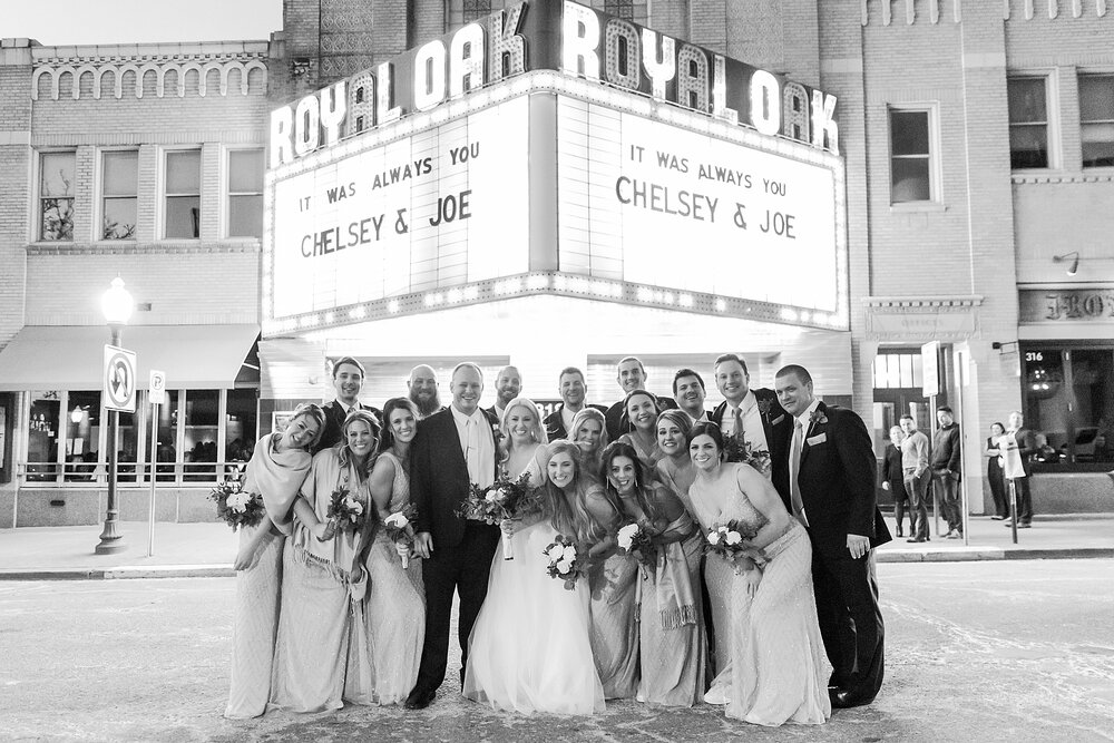detroit-wedding-photographer-winter-wedding-photos-at-royal-oak-music-theatre-by-courtney-carolyn-photography_0111.jpg