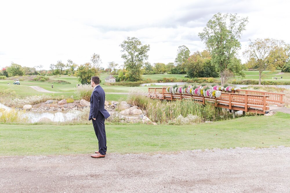 detroit-wedding-photographer-laid-back-elegant-fall-wedding-photos-at-fox-hills-golf-and-banquet-center-plymouth-mi-by-courtney-carolyn-photography_0031.jpg