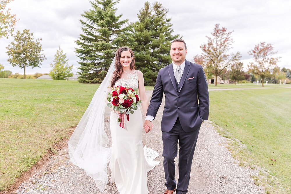 detroit-wedding-photographer-laid-back-elegant-fall-wedding-photos-at-fox-hills-golf-and-banquet-center-plymouth-mi-by-courtney-carolyn-photography_0048.jpg