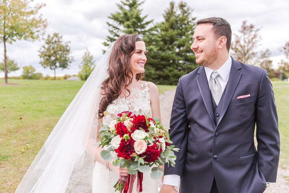 detroit-wedding-photographer-laid-back-elegant-fall-wedding-photos-at-fox-hills-golf-and-banquet-center-plymouth-mi-by-courtney-carolyn-photography_0061.jpg